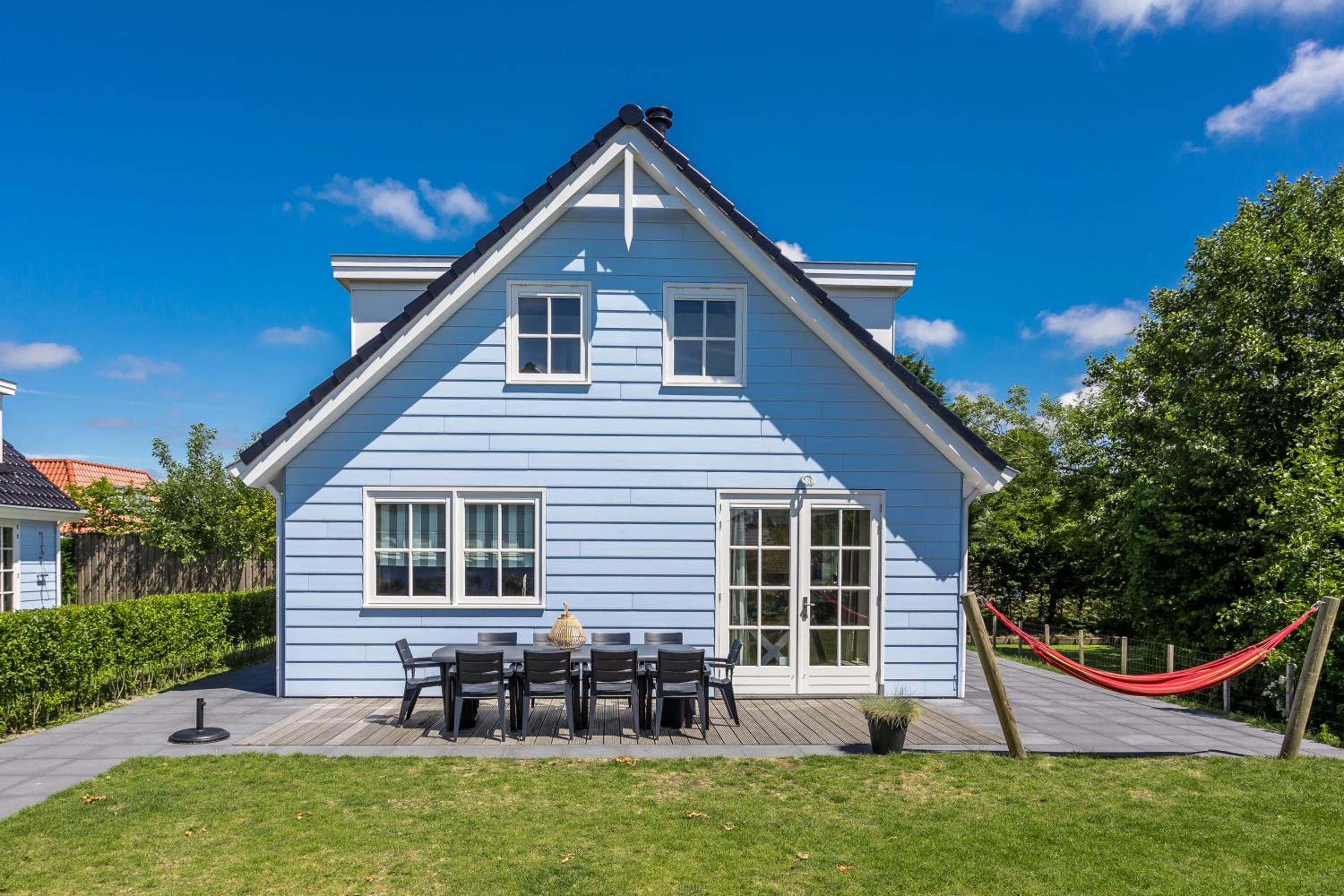 Five-Bedroom House photo 1
