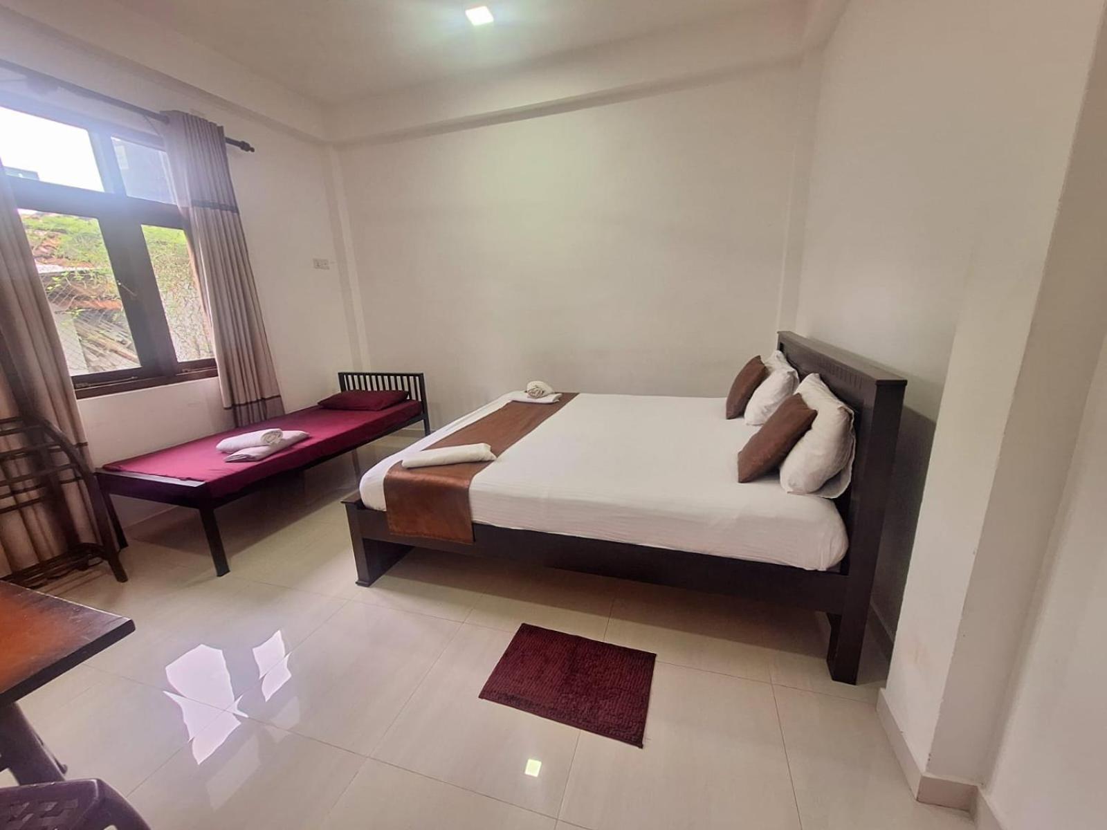 Basic Triple Room photo 2