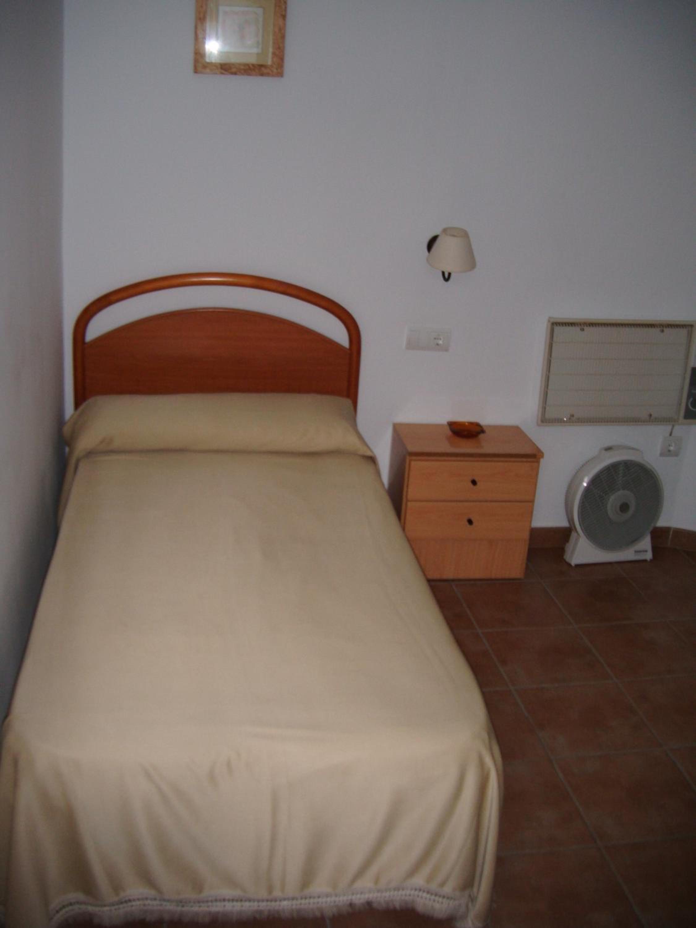 Single Room with Shared Bathroom photo 2