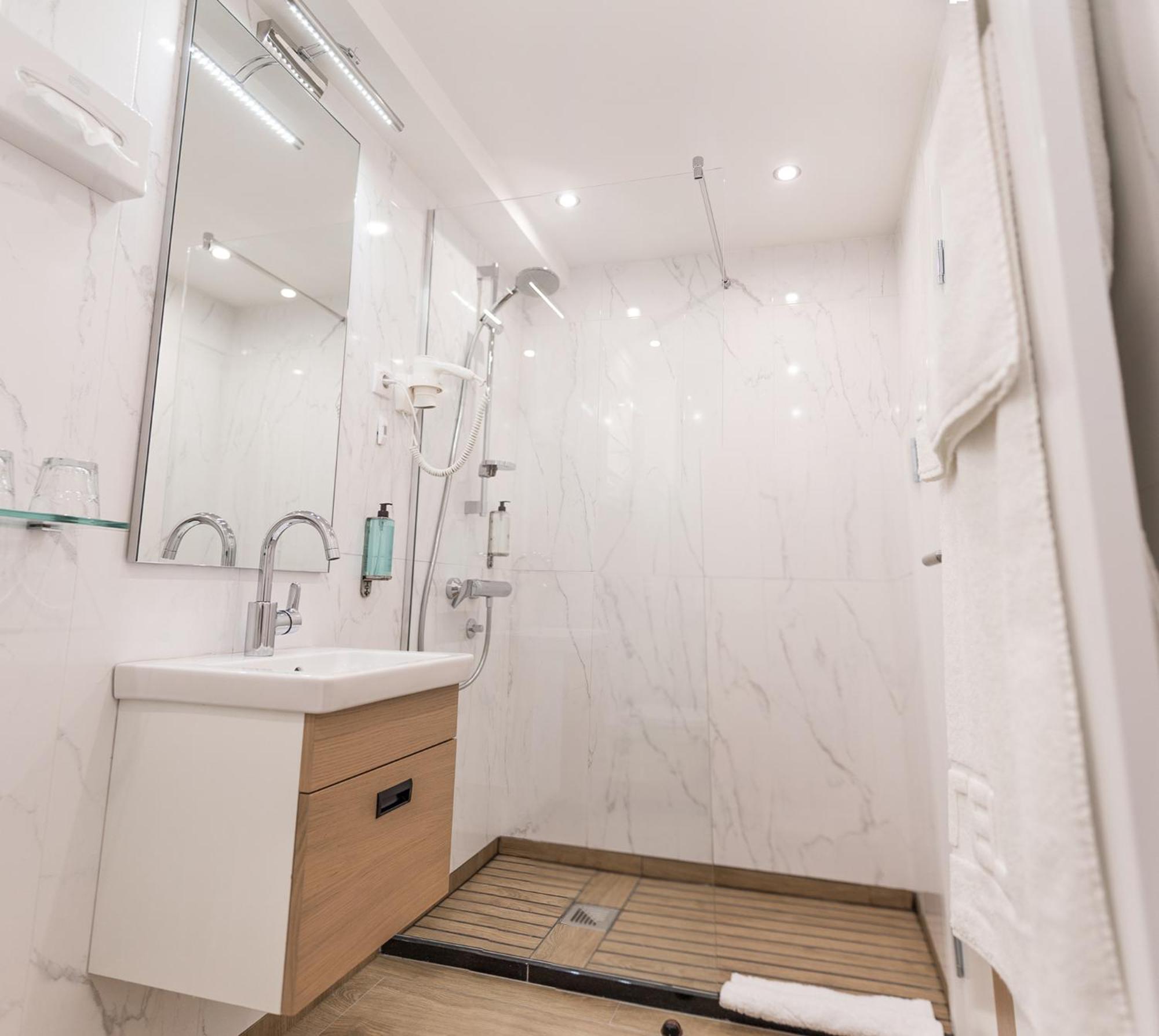 One-Bedroom Deluxe Apartment
