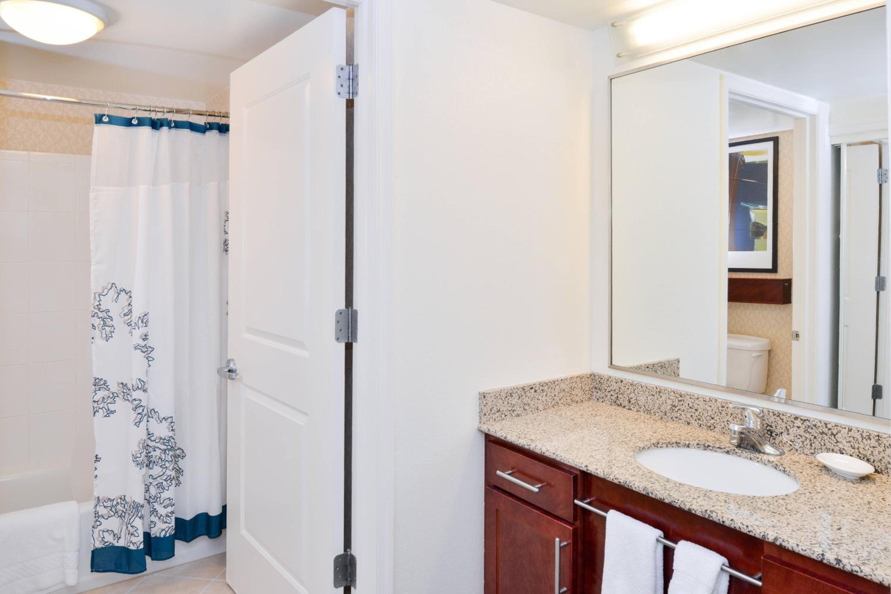 Two-Bedroom Suite - Photo 5