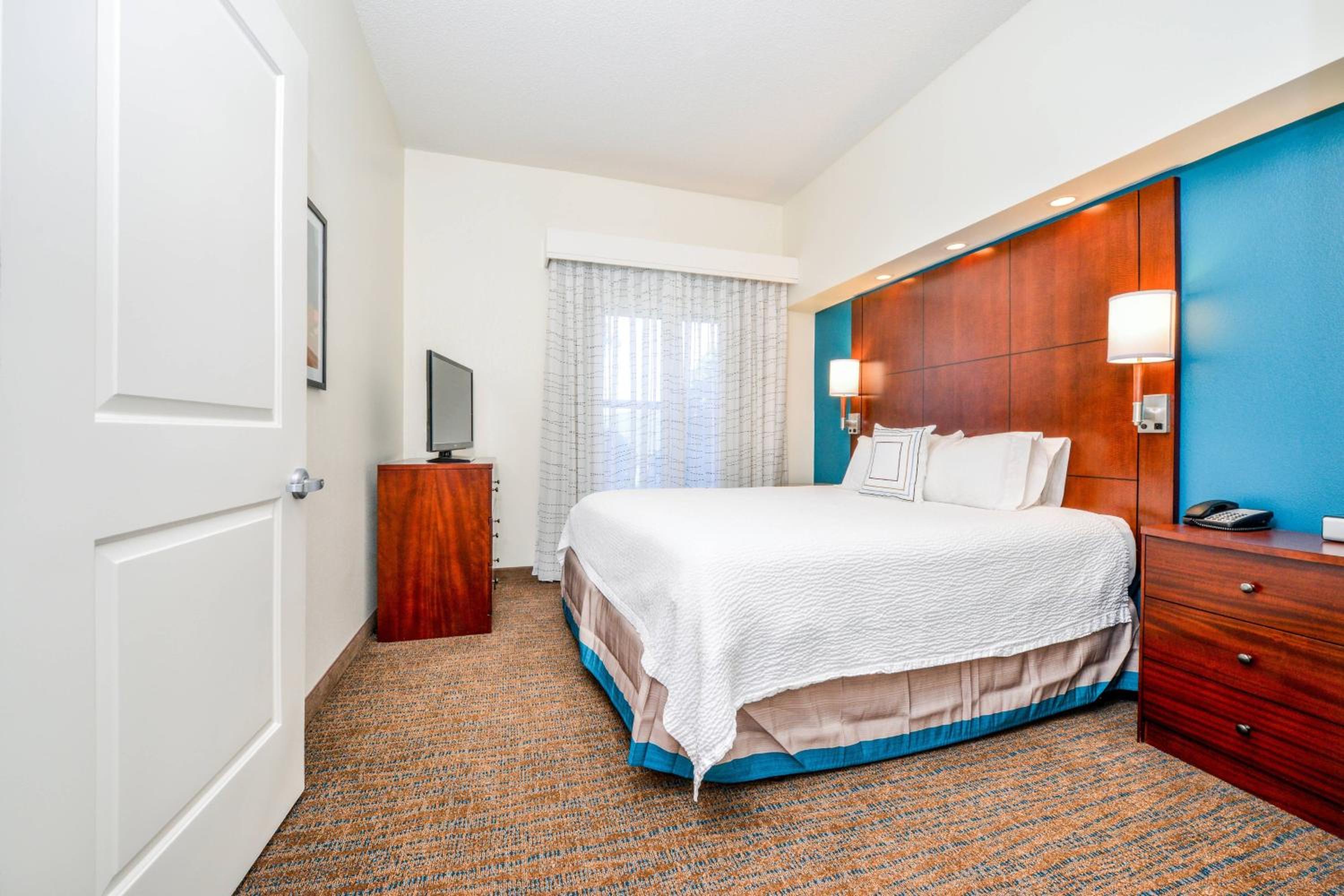 Two-Bedroom Suite - Photo 4