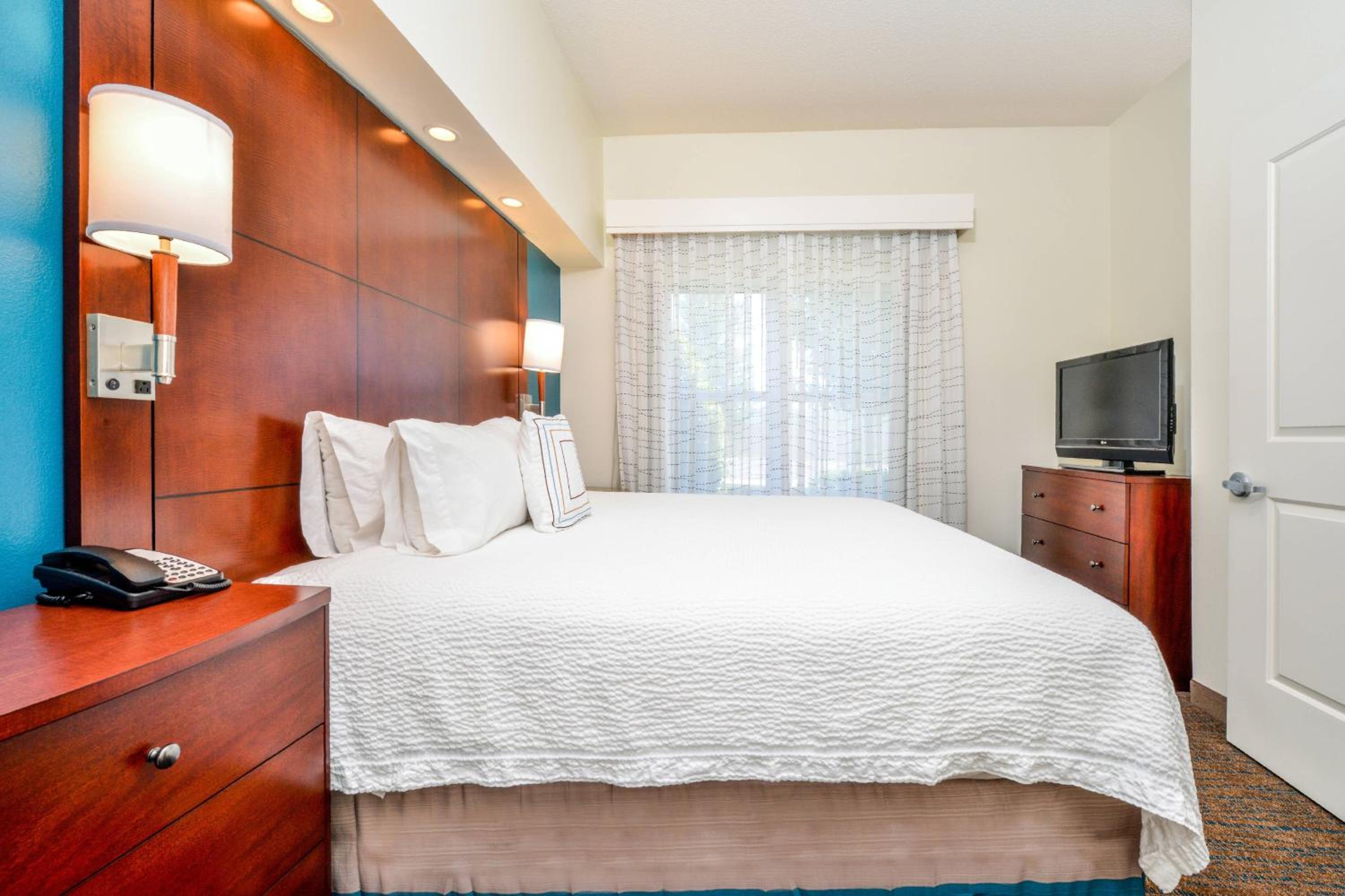 Two-Bedroom Suite - Photo 3