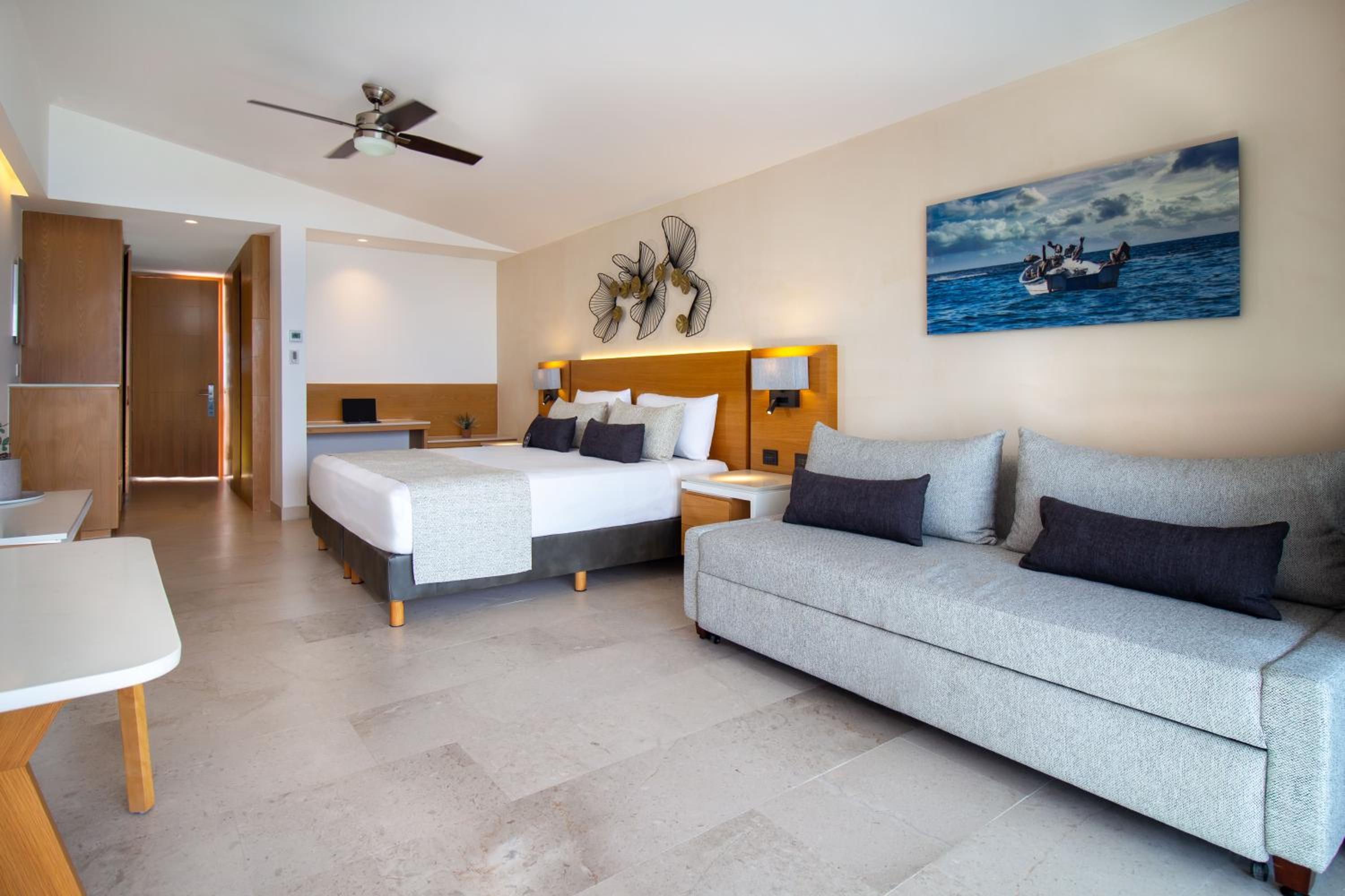 DELUXE PREMIUM OCEANFRONT - Photo 2