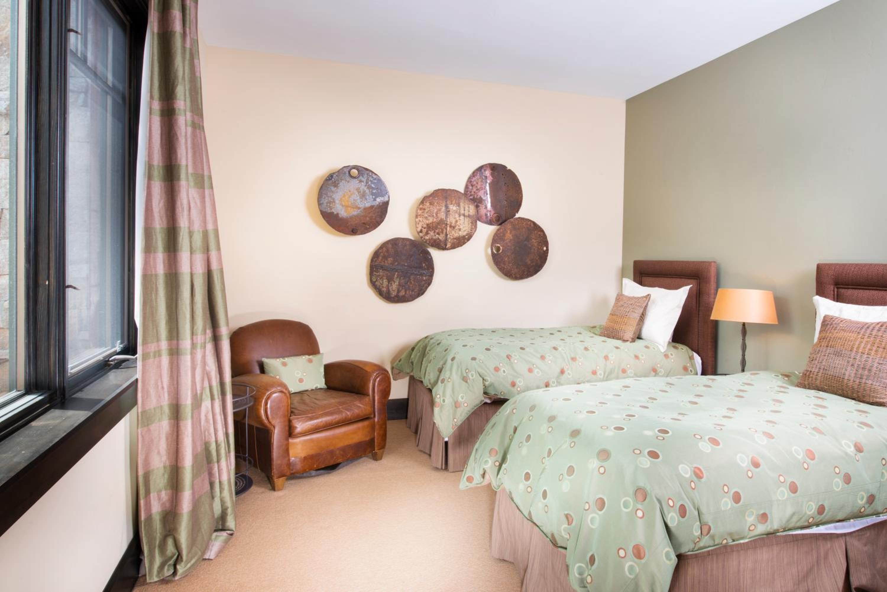 Three-Bedroom Deluxe Apartment
