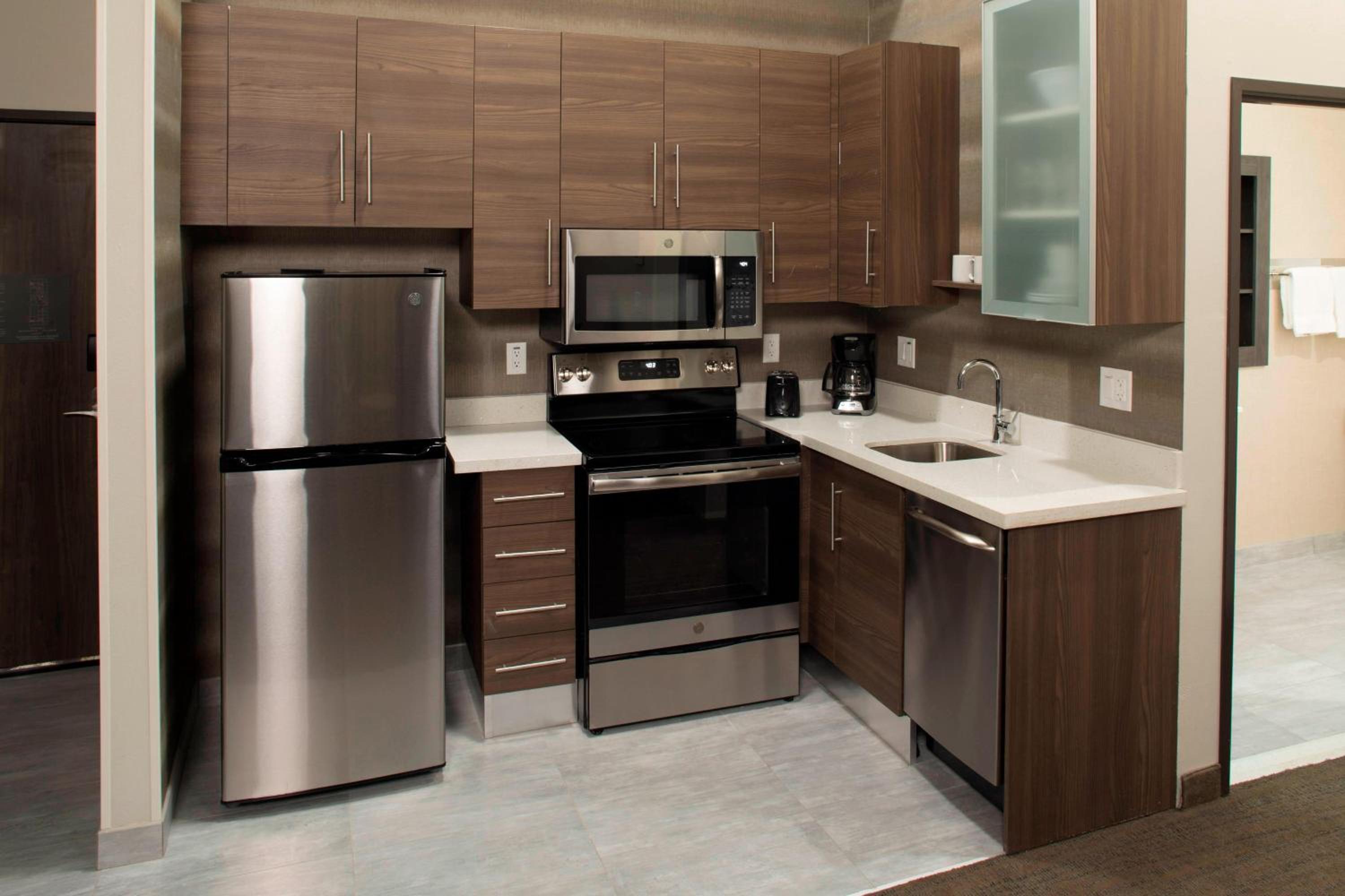 One-Bedroom King Suite with Sofa Bed and City View - Hearing Accessible photo 2