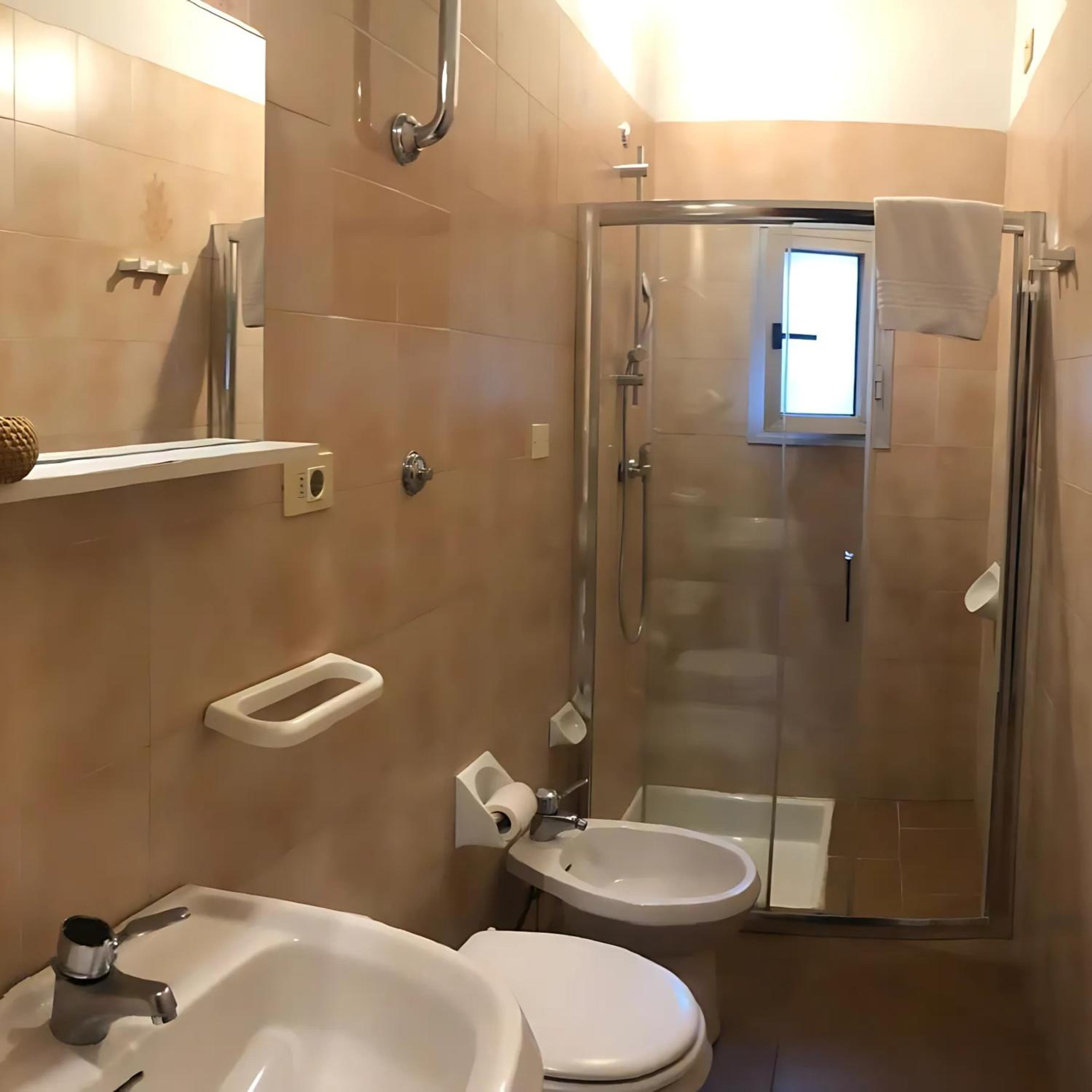 Double Room - Photo 18