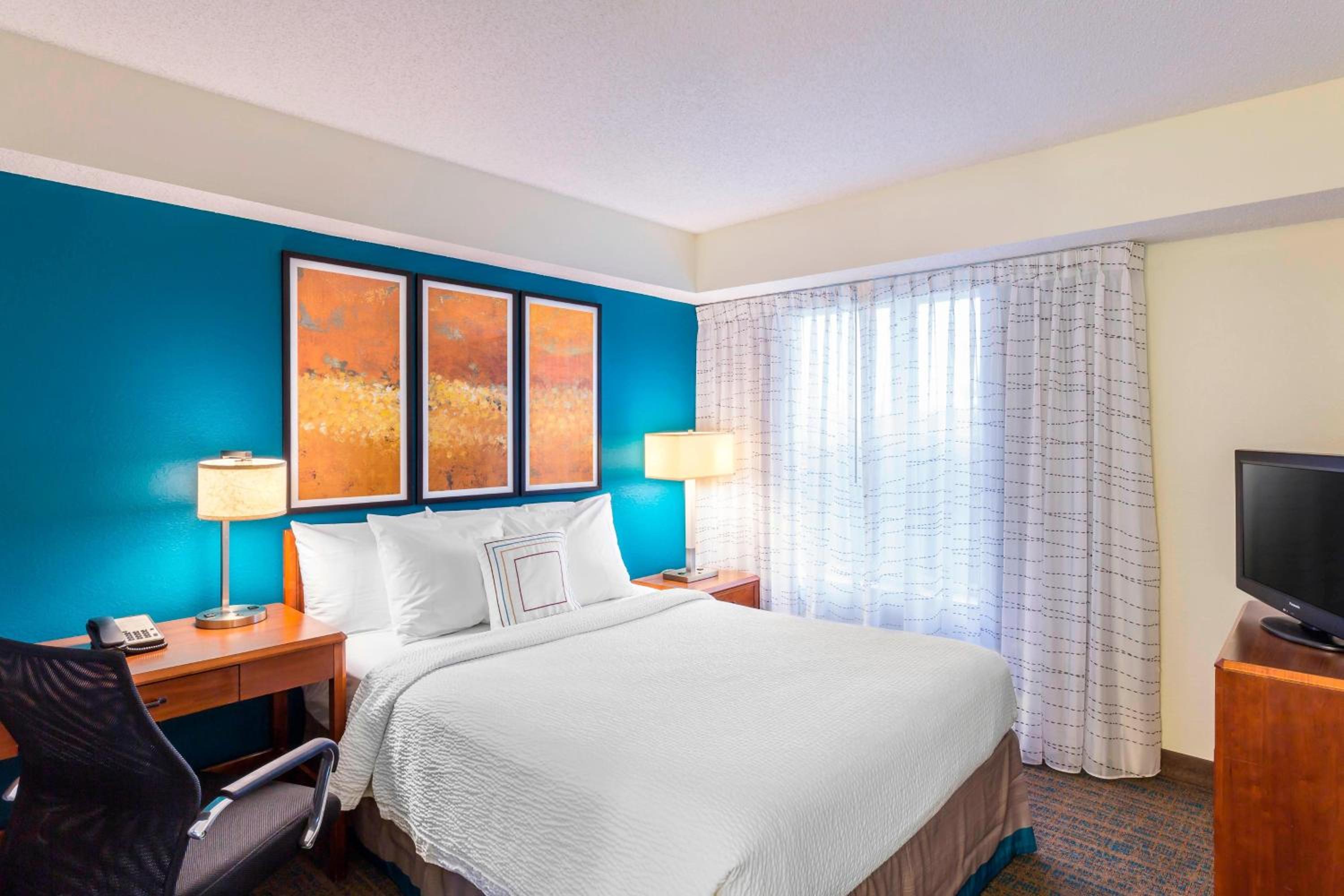 Two-Bedroom Suite - Hearing Accessible photo 2