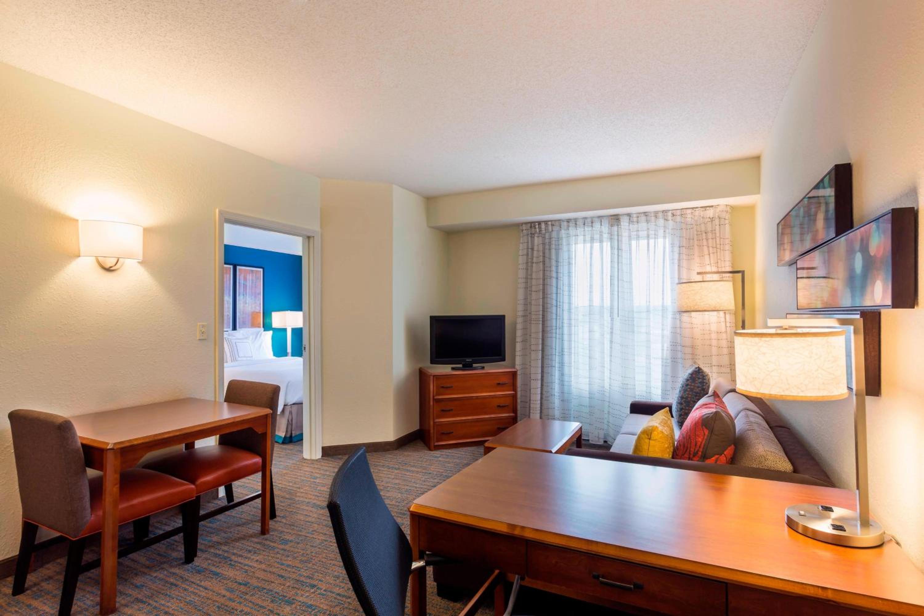 One-Bedroom Queen Suite with Sofa Bed and Adapted Tub - Mobility and Hearing Accessible photo 1