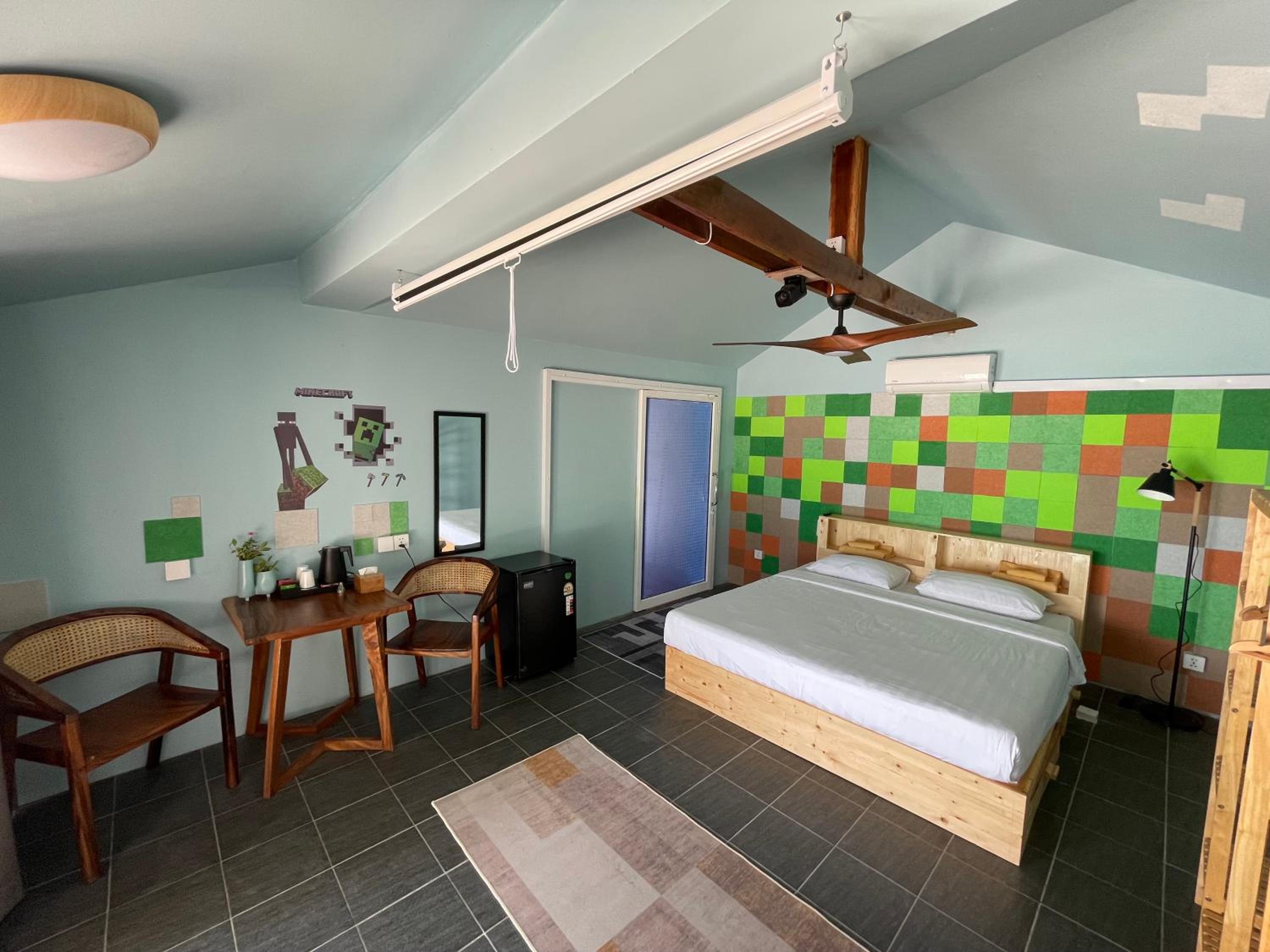 Deluxe Queen Suite - Photo 1