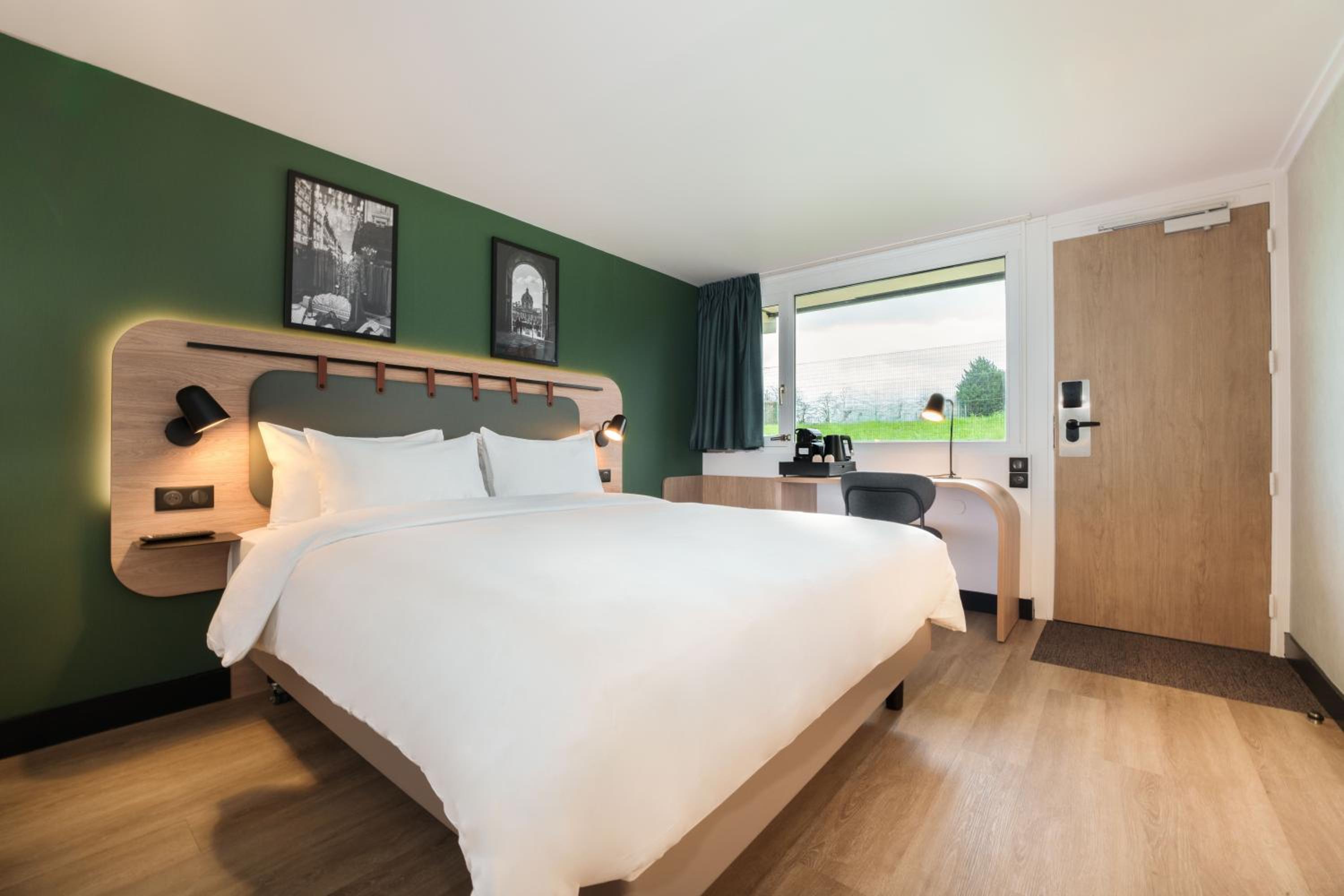 Superior Room - 1 King Bed - Photo 1