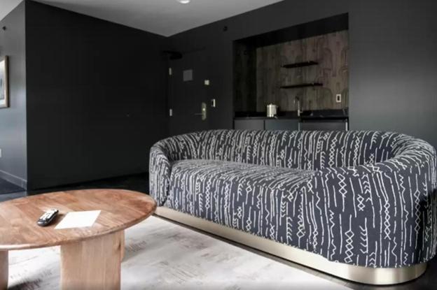 King Suite with Living Room - Non Smoking - Photo 3