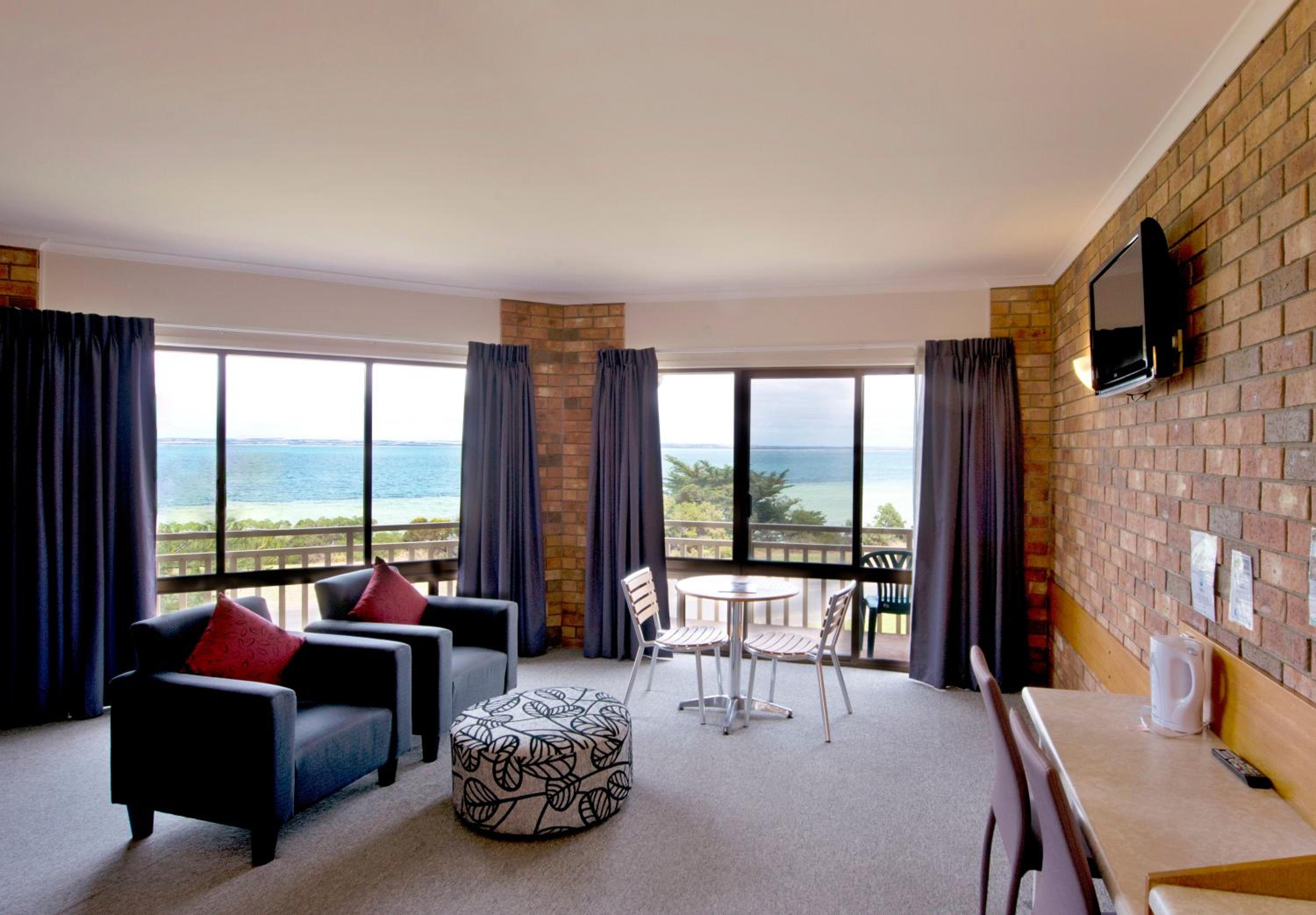 Superior King Room with Ocean View - Photo 7