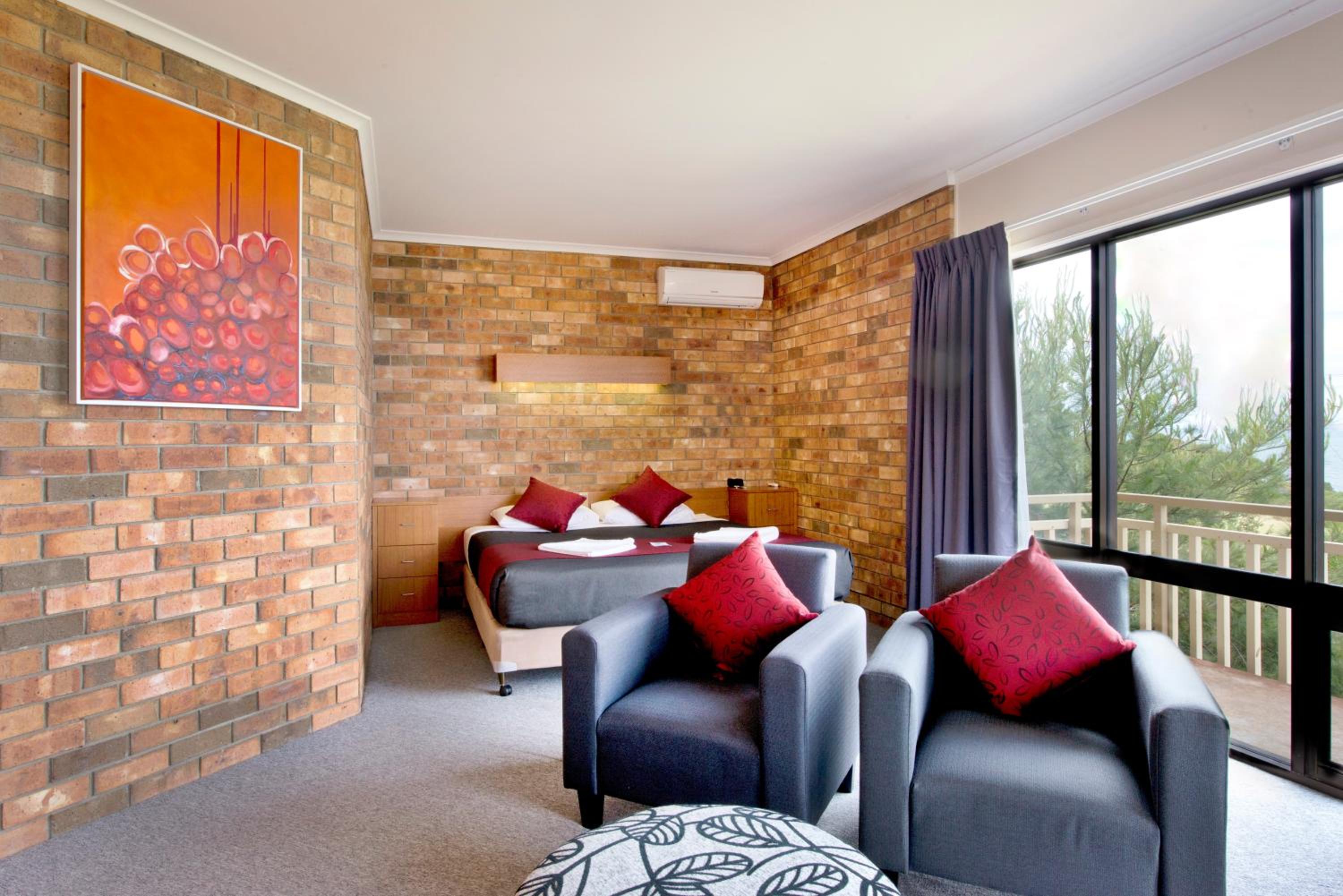 Superior King Room with Ocean View - Photo 4