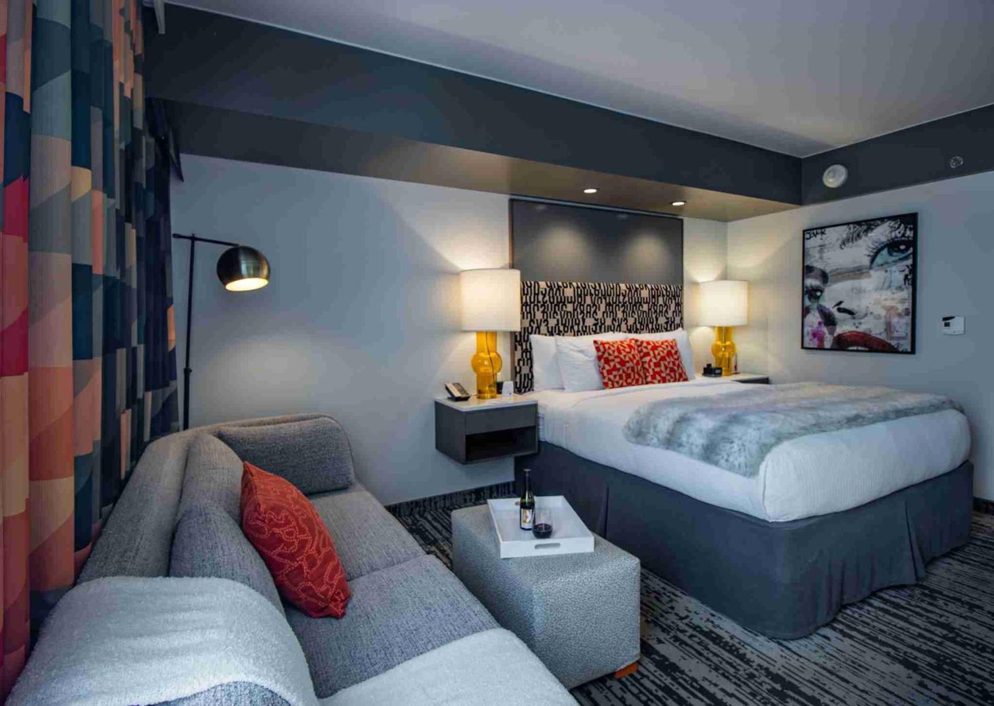 King Room with Sofa Bed and Walk-In Shower - Non-Smoking - Photo 2