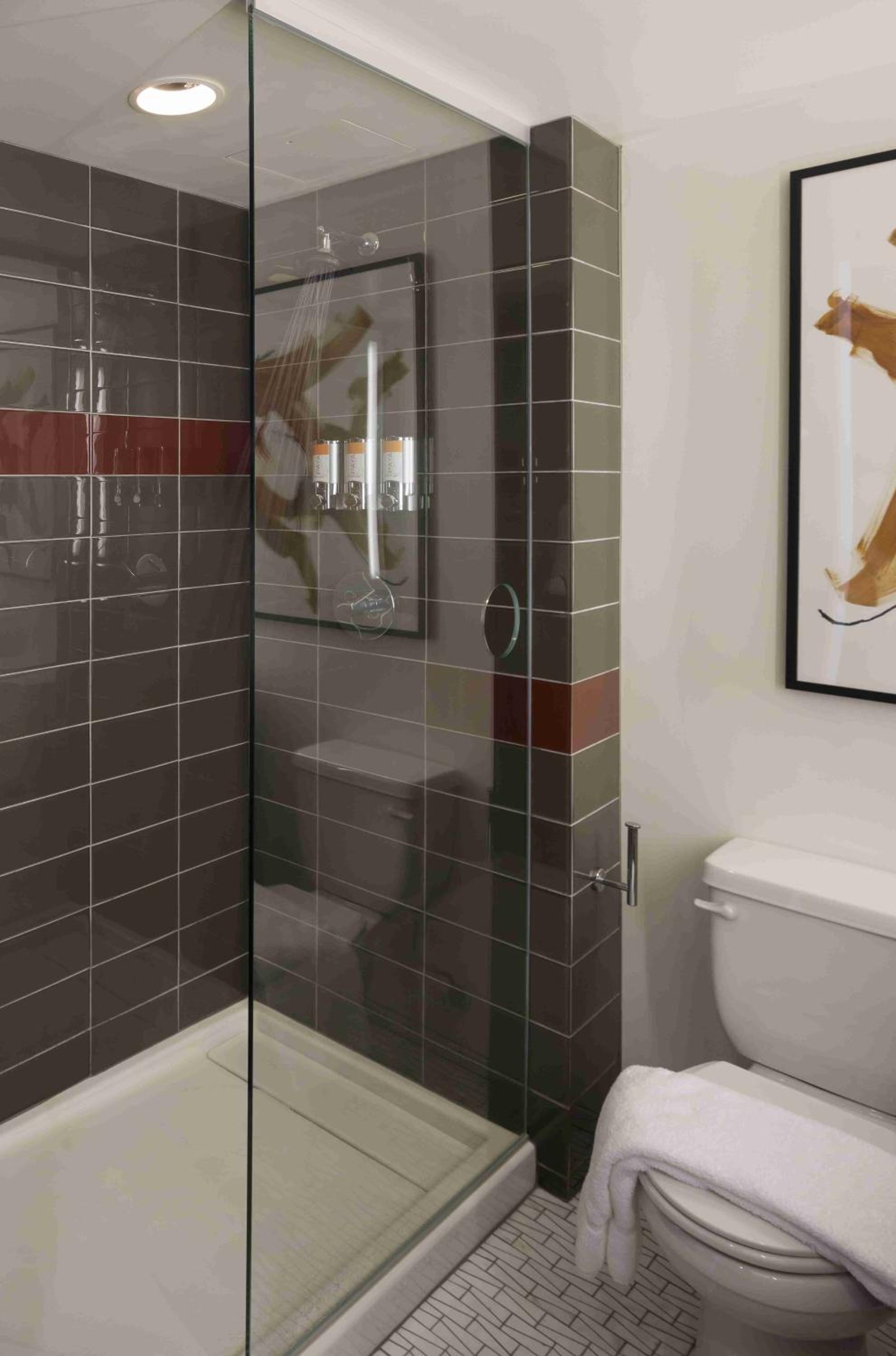 King Room with Sofa Bed and Walk-In Shower - Non-Smoking - Photo 4