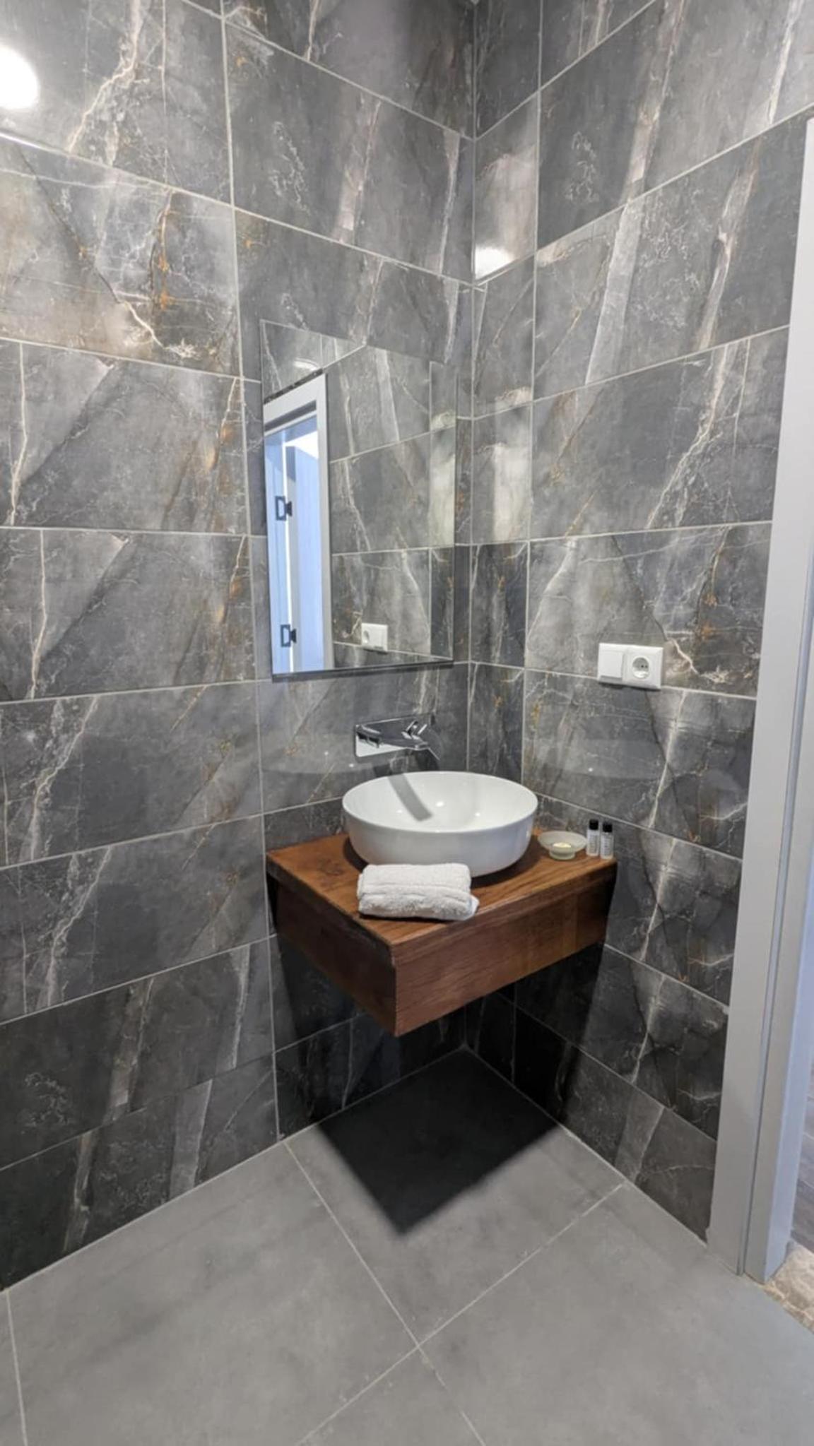 Deluxe Double Room with Balcony and Sea View