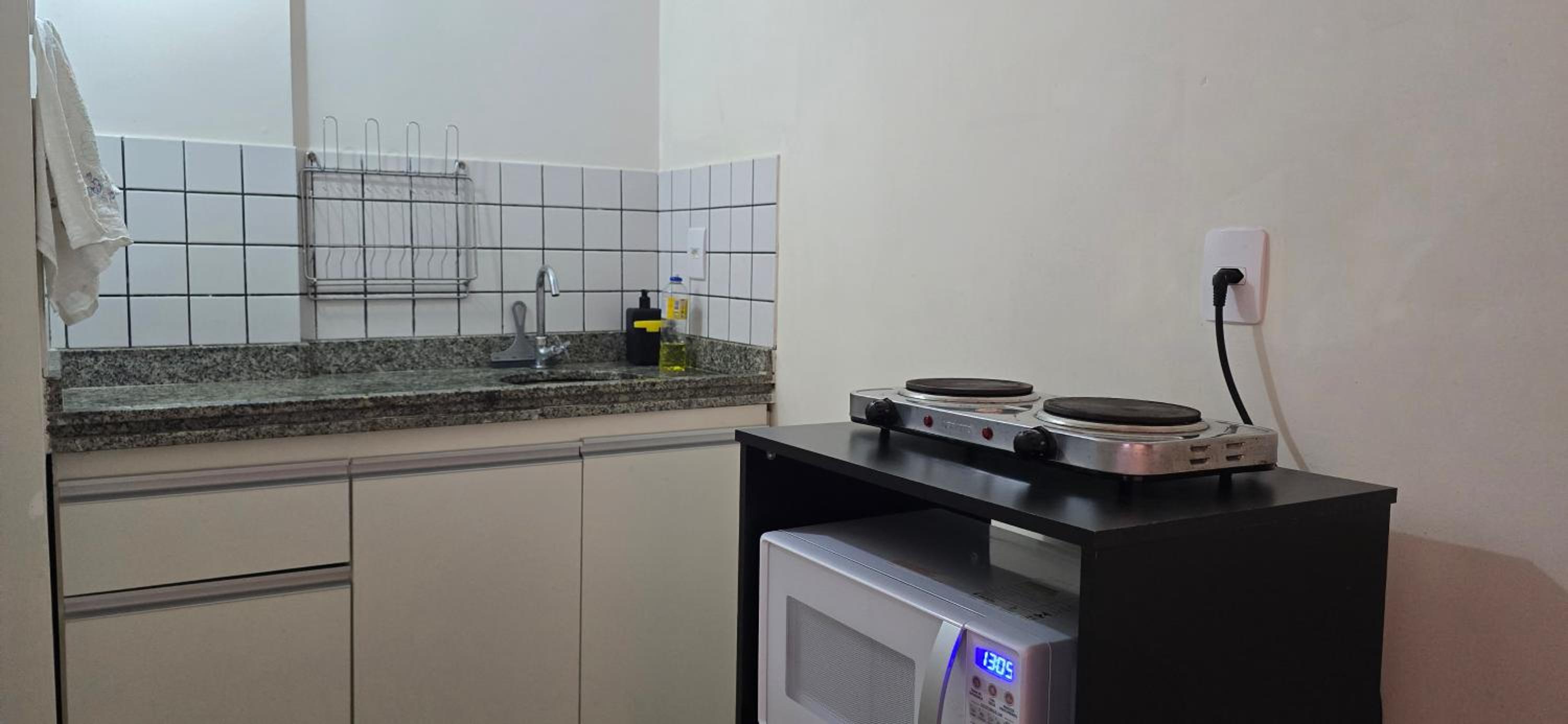 One-Bedroom Apartment with City View - Photo 2