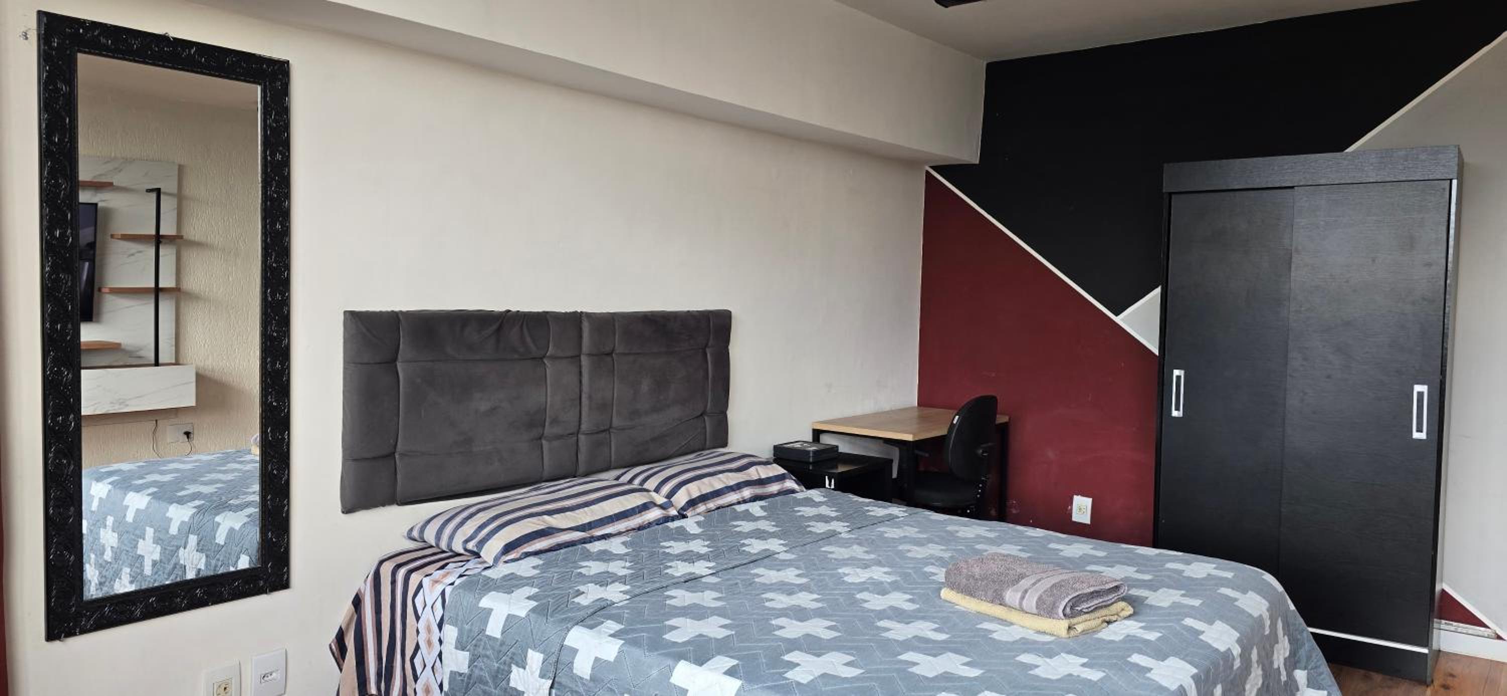One-Bedroom Apartment with City View - Photo 6