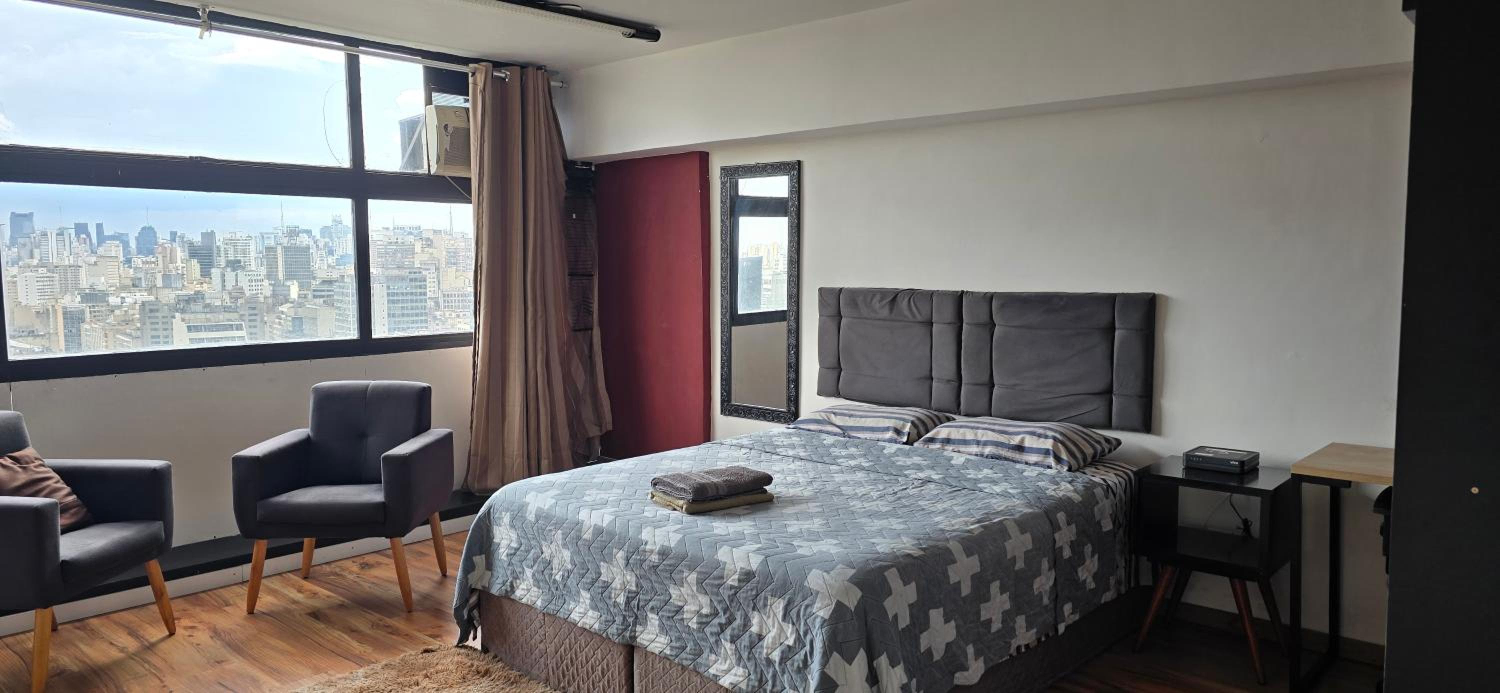One-Bedroom Apartment with City View - Photo 19