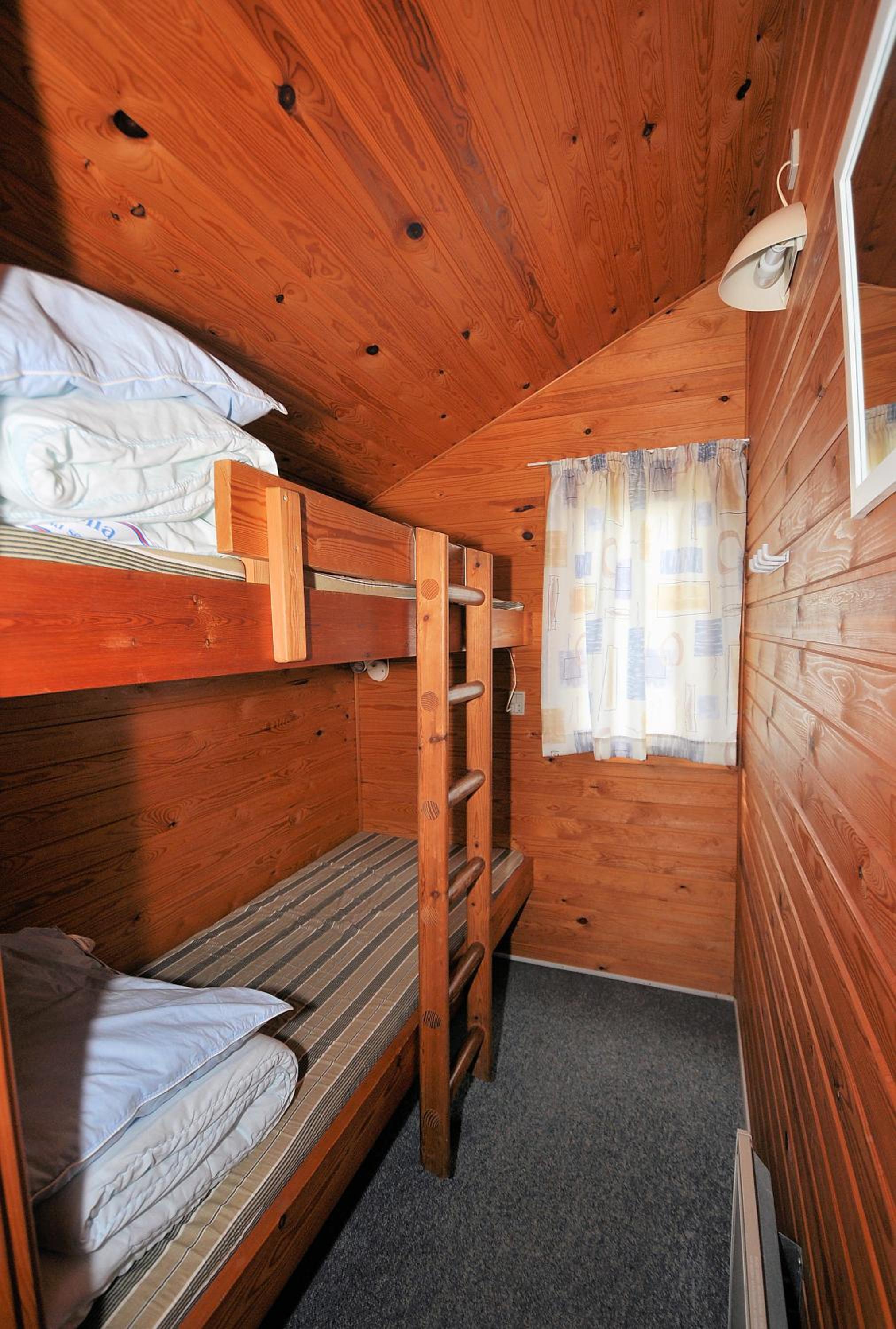 Cabin with Shared Bathroom photo 2