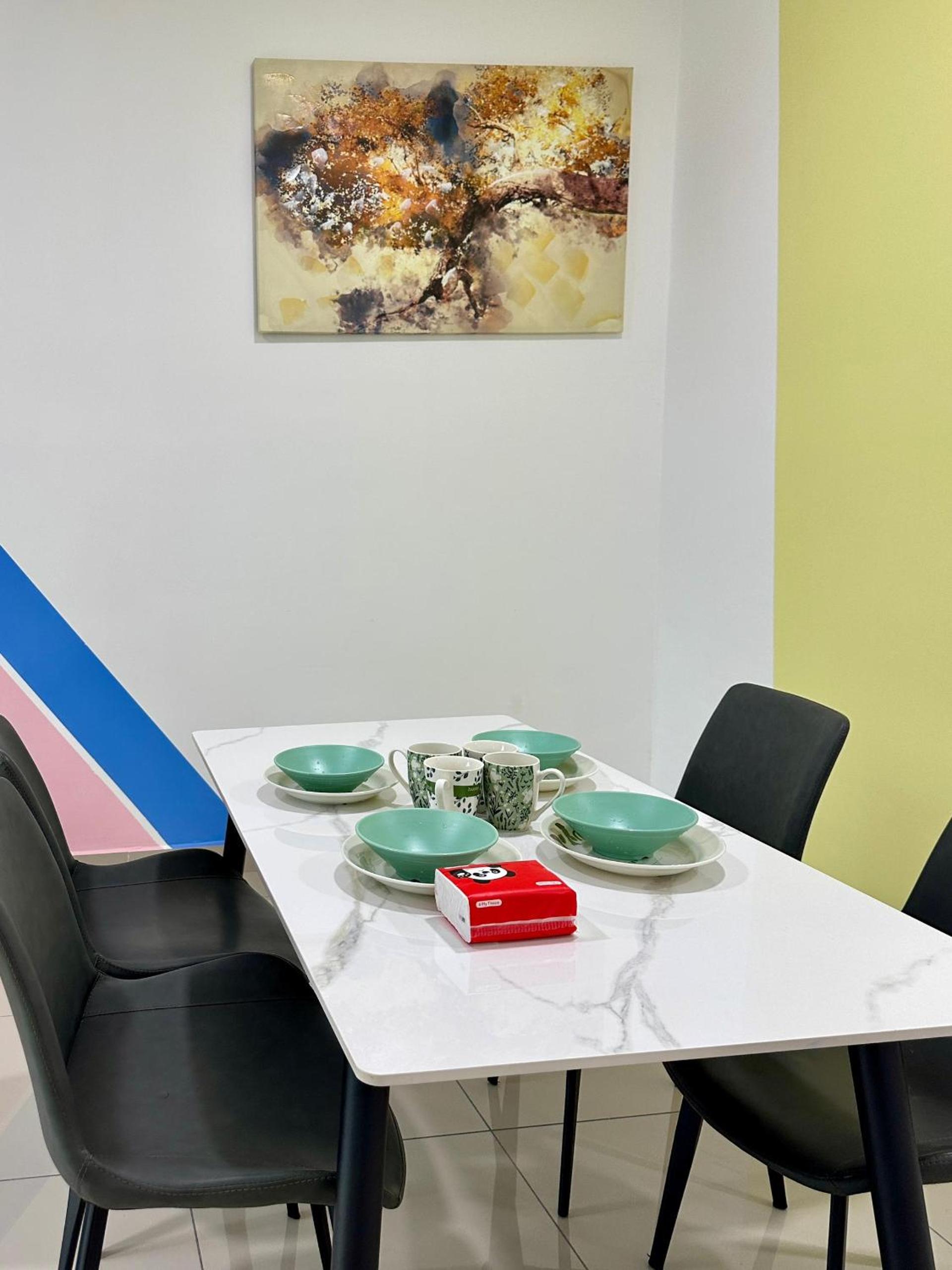 Three-Bedroom Apartment with Balcony photo 3