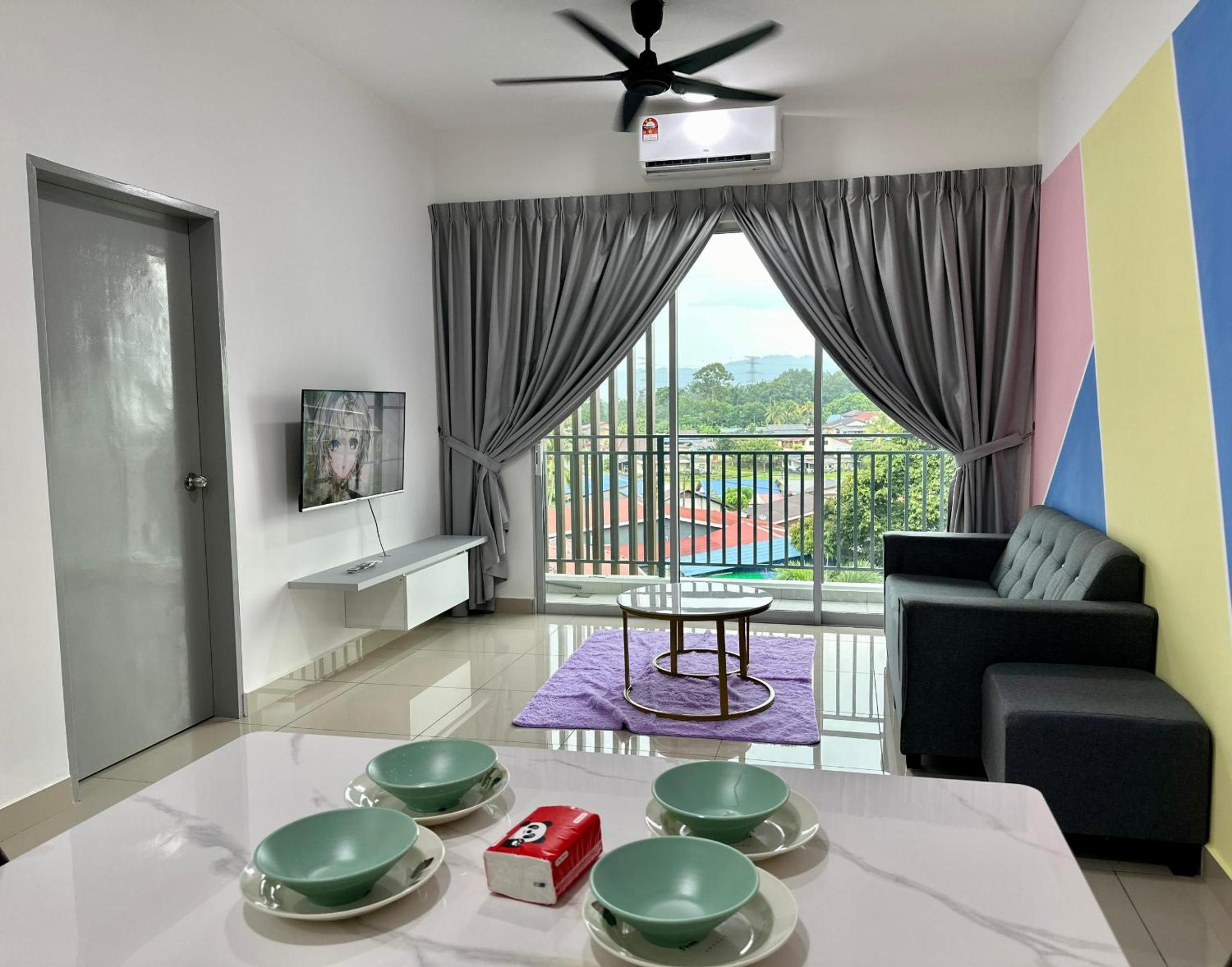 Three-Bedroom Apartment with Balcony photo 3