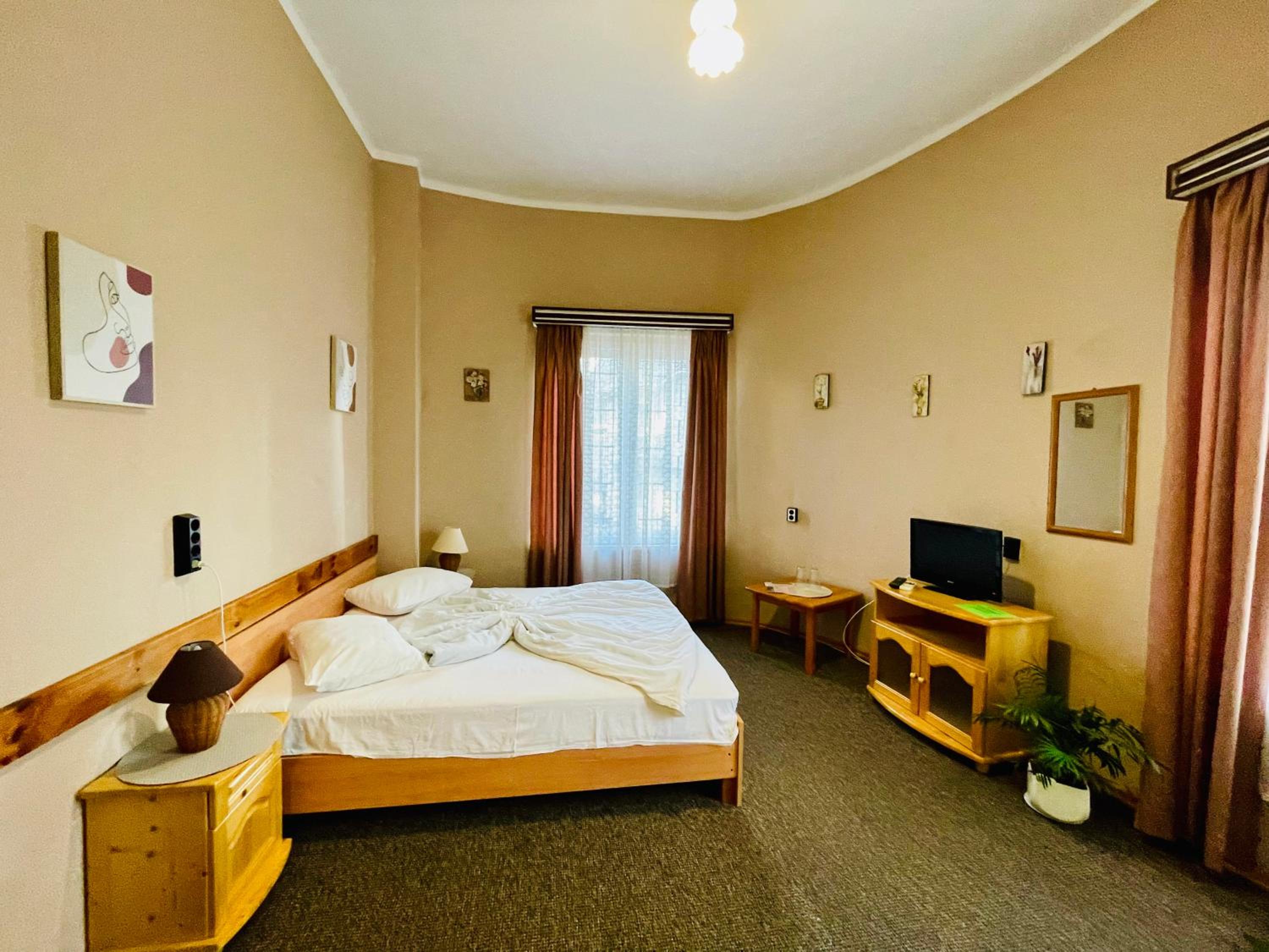 Double Room with Extra Bed photo 1