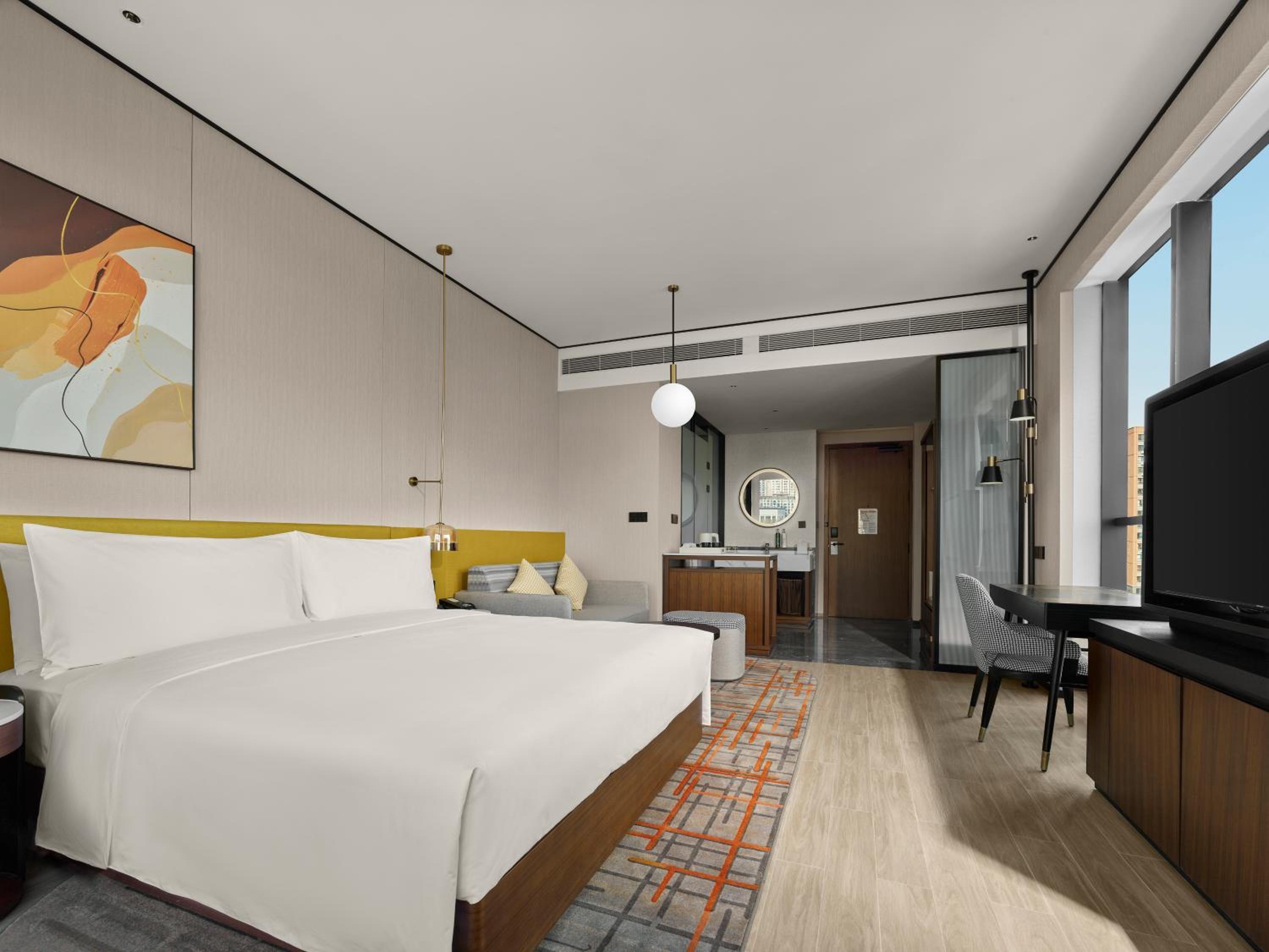 Deluxe King Room With Sofa Bed photo 3