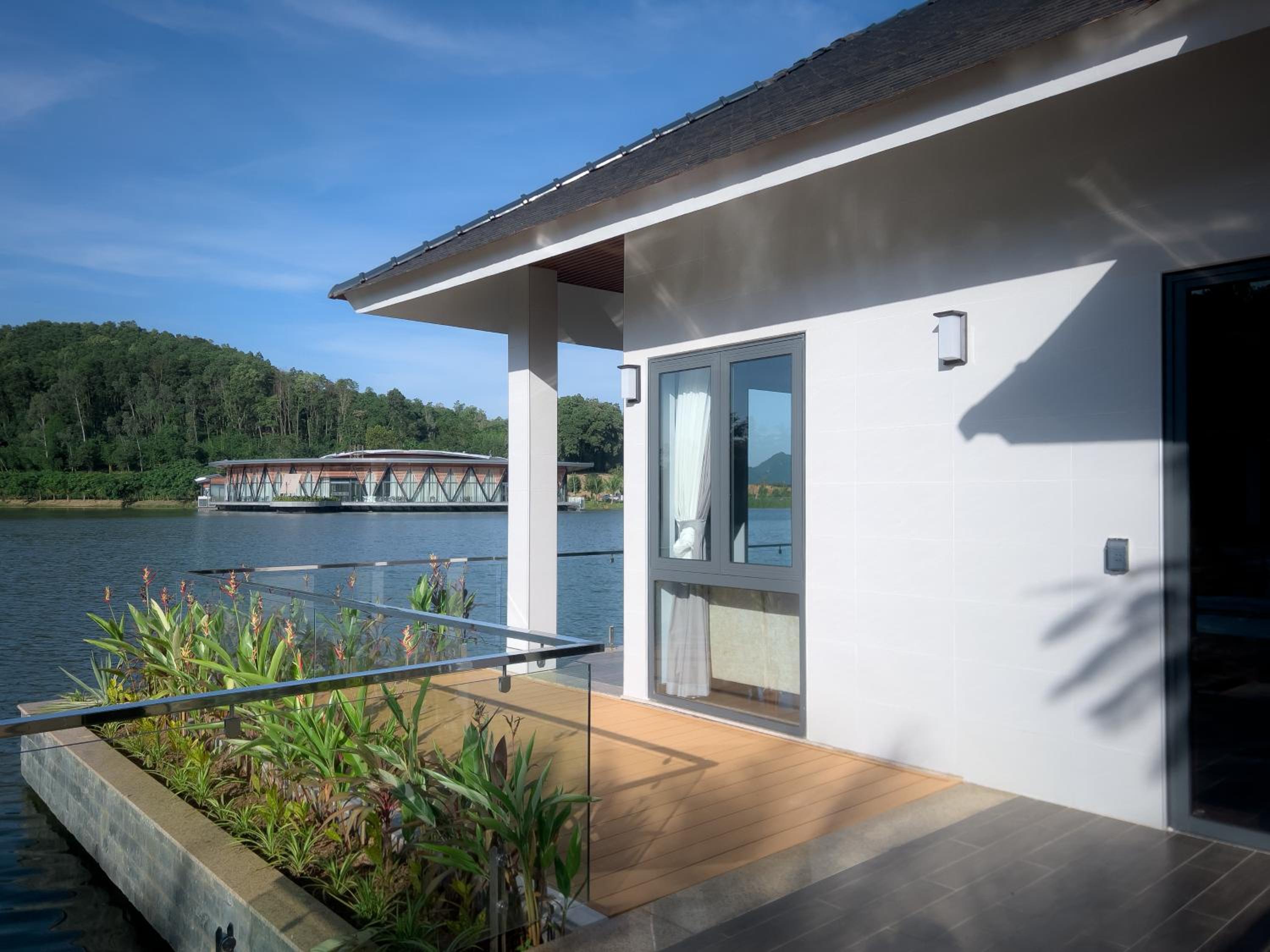 Villa - Photo 1