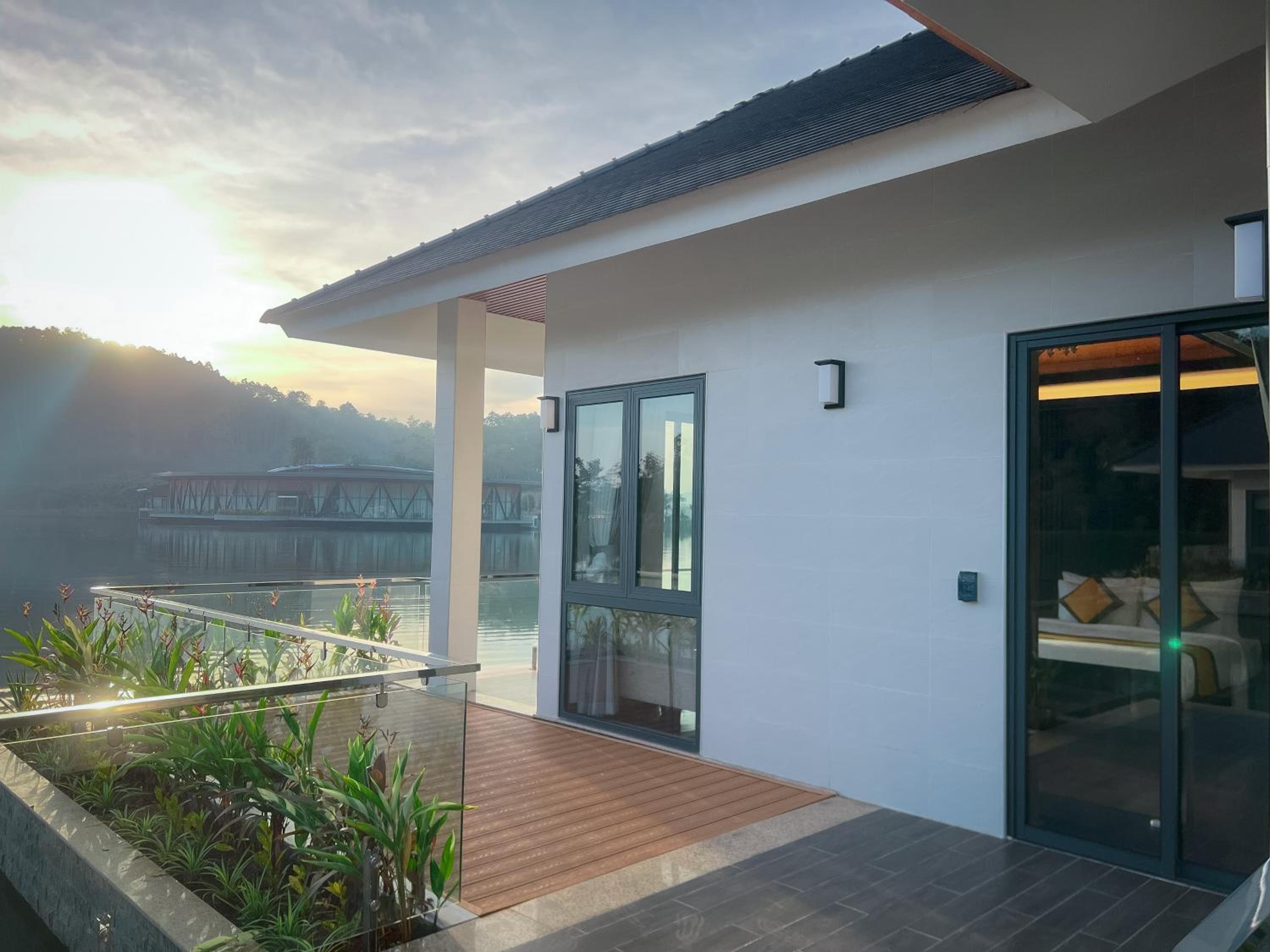 Villa - Photo 2