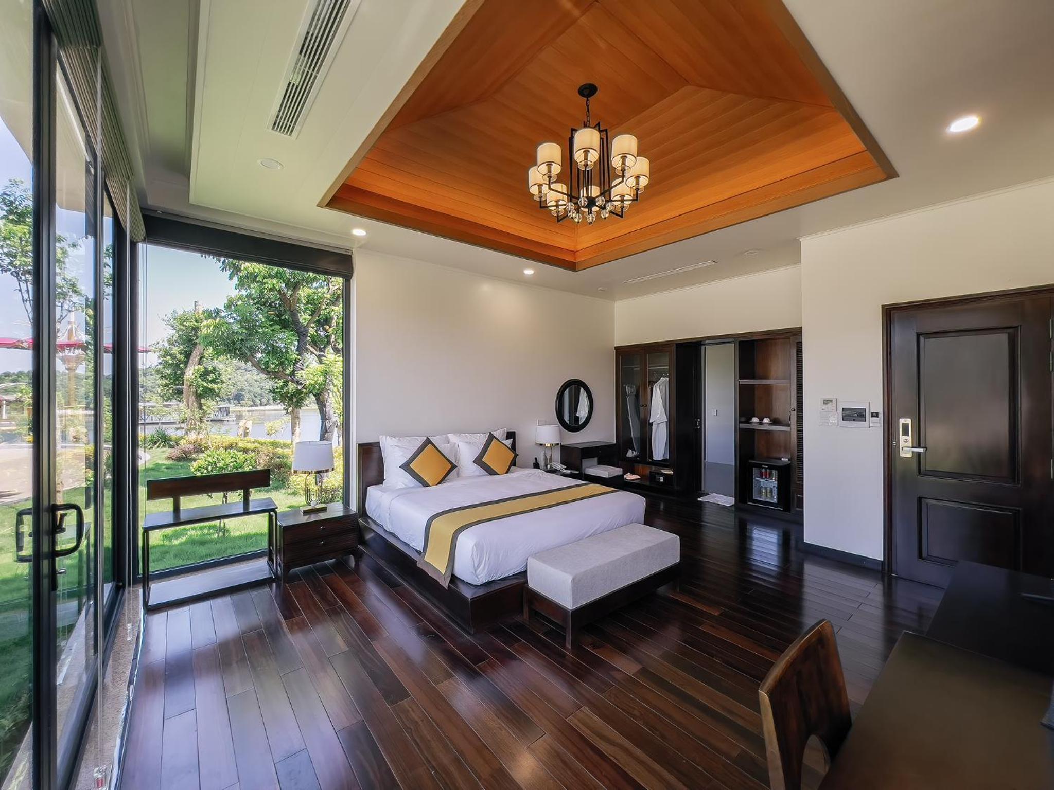 Villa with Private Pool - Photo 2
