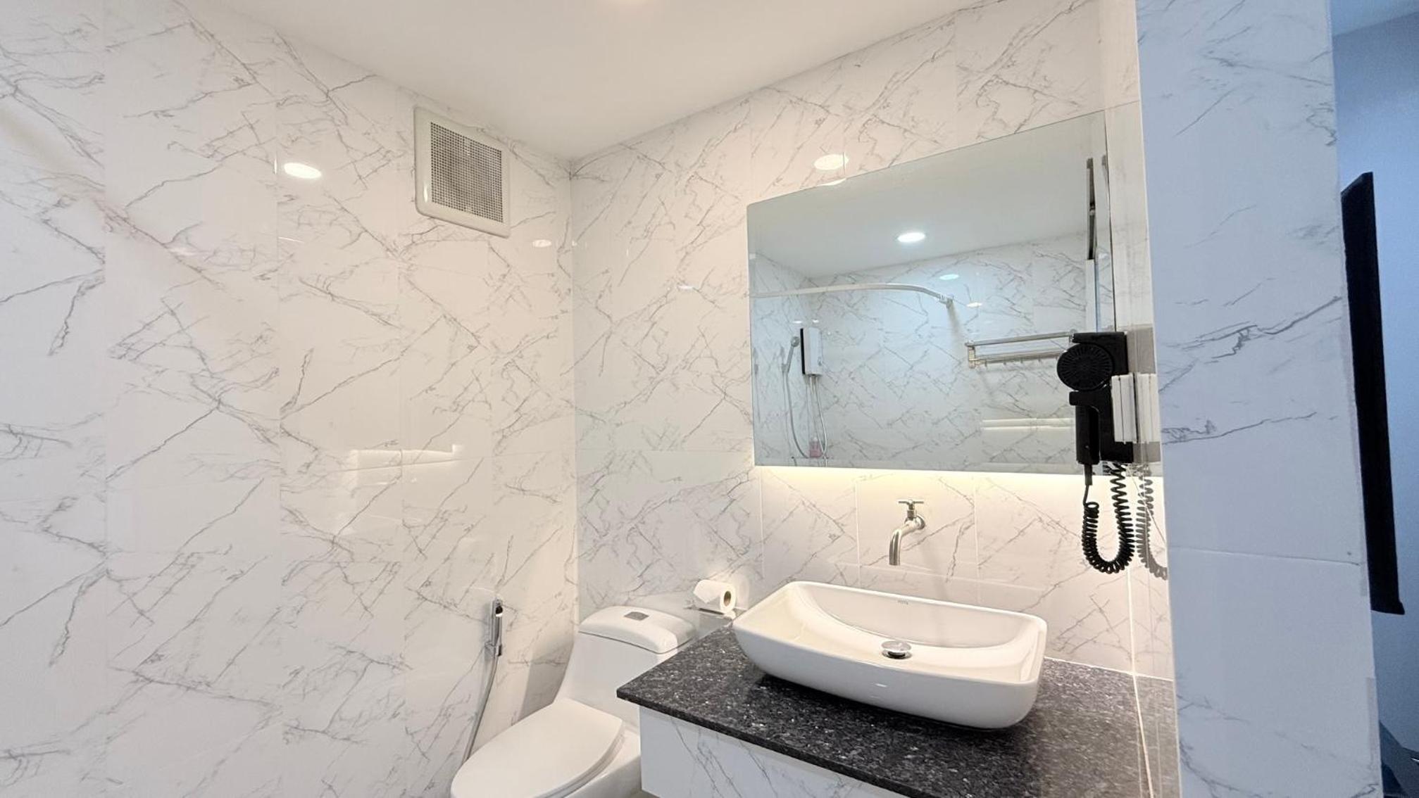 Deluxe King Room photo 1