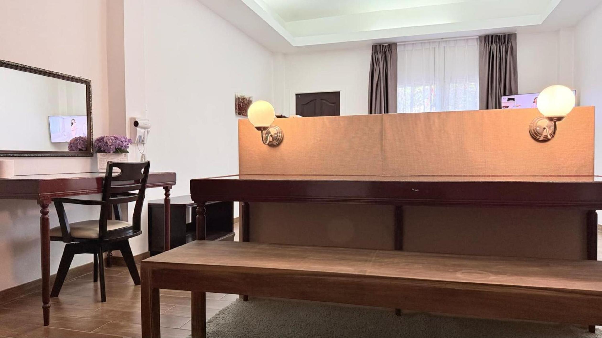 Deluxe King Room photo 3