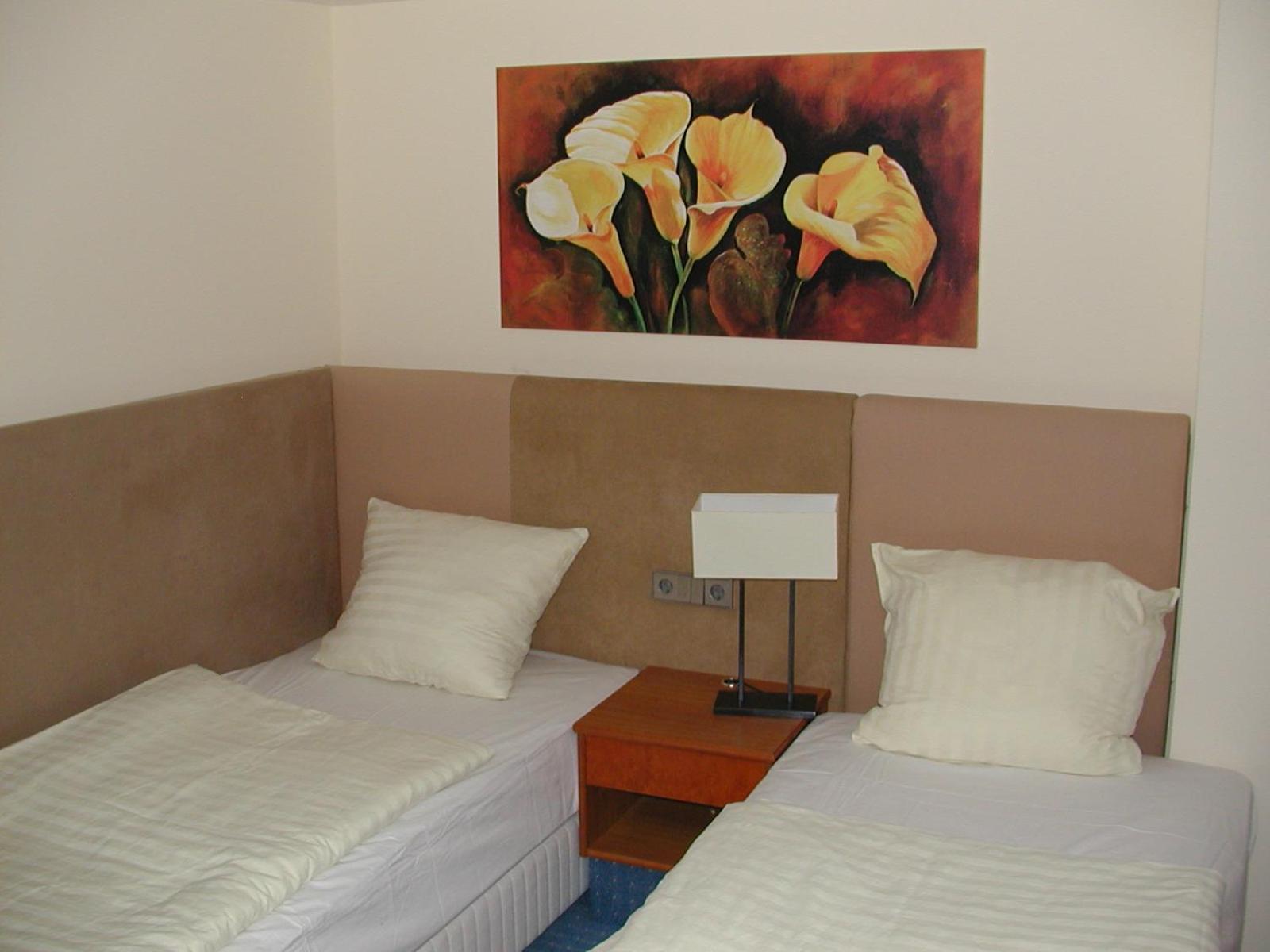Double Room with Private Bathroom - Photo 6