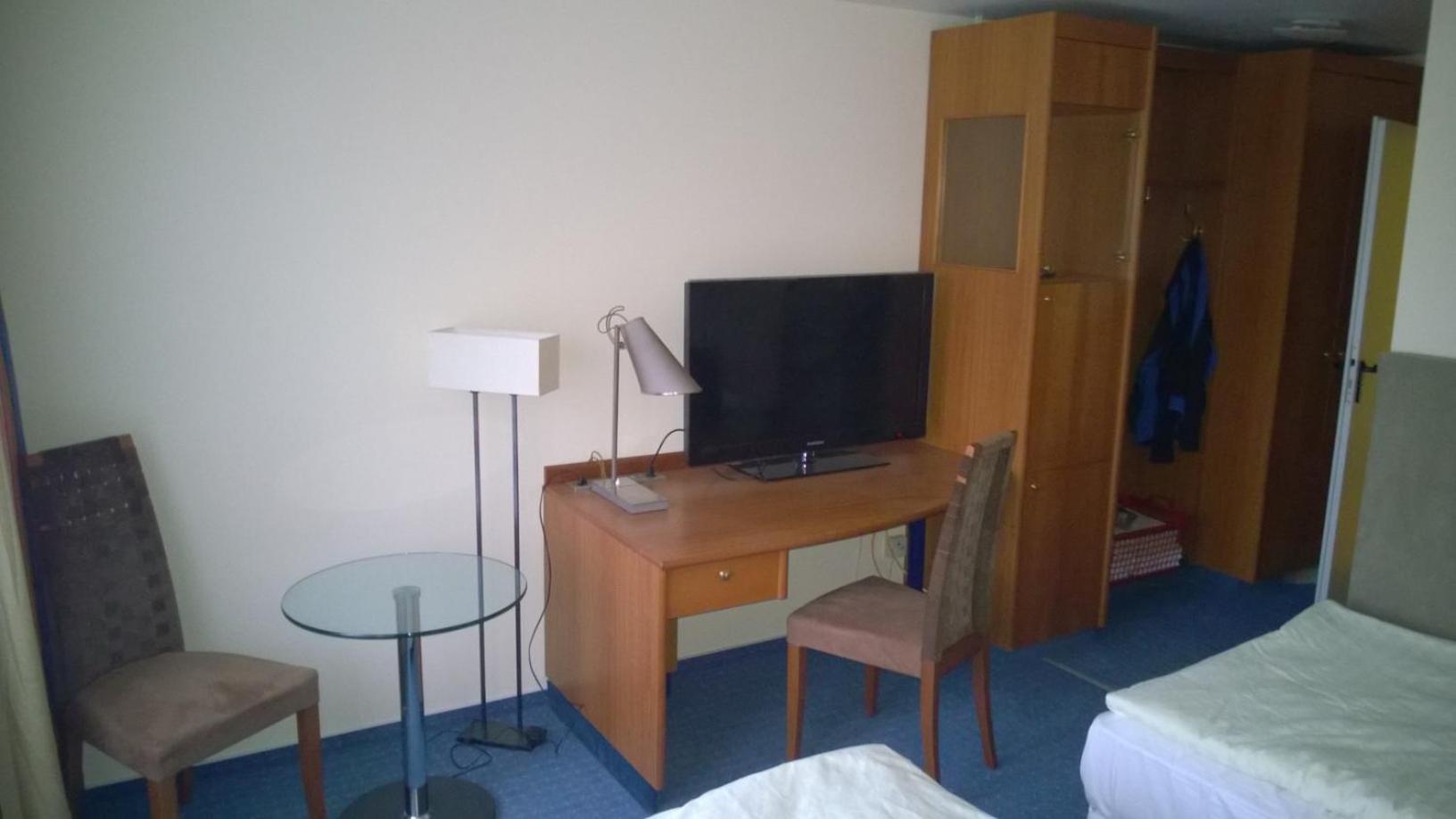 Double Room with Private Bathroom - Photo 8