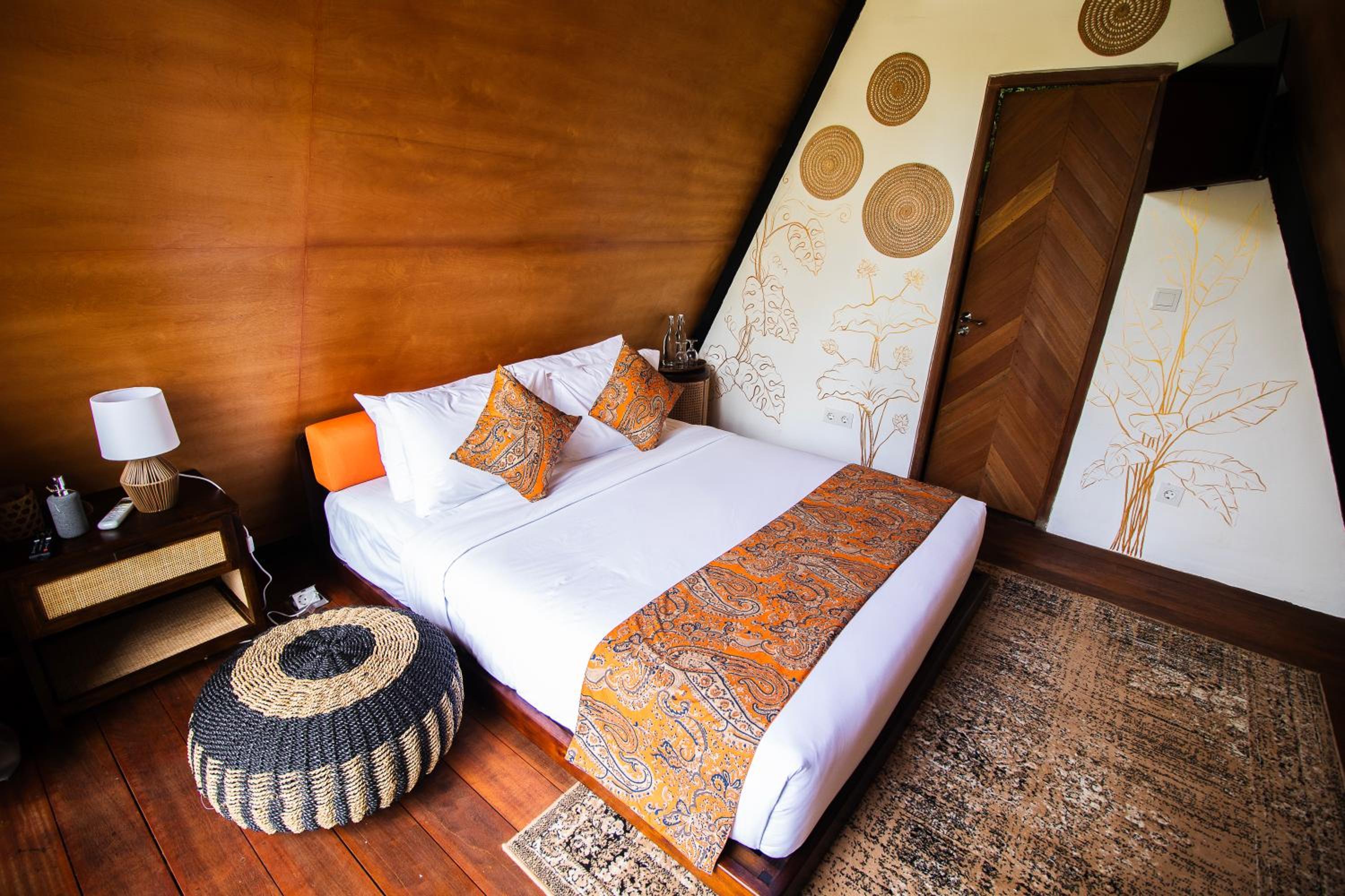 Deluxe Glamping Cabin - Photo 10