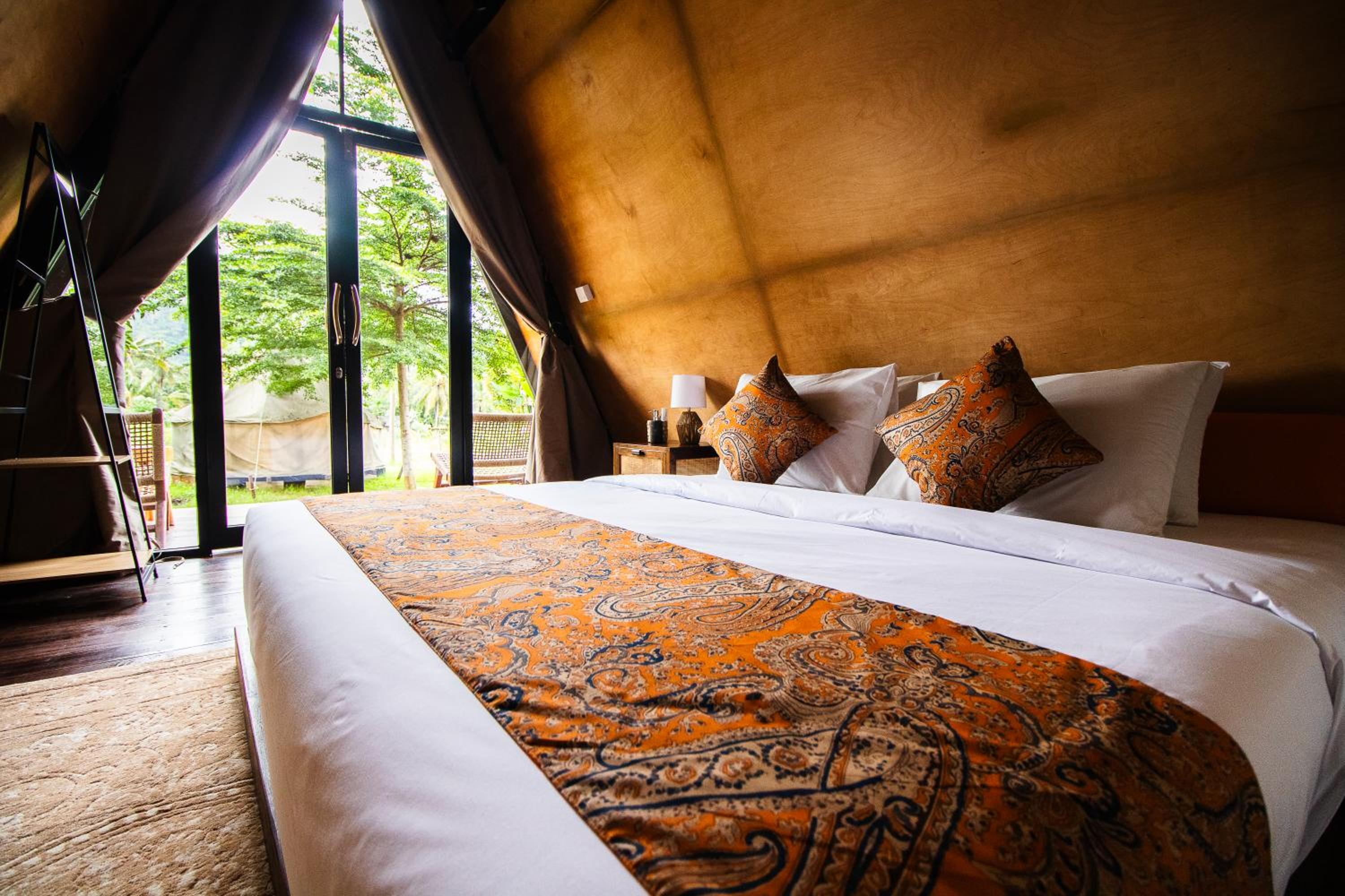 Deluxe Glamping Cabin - Photo 9