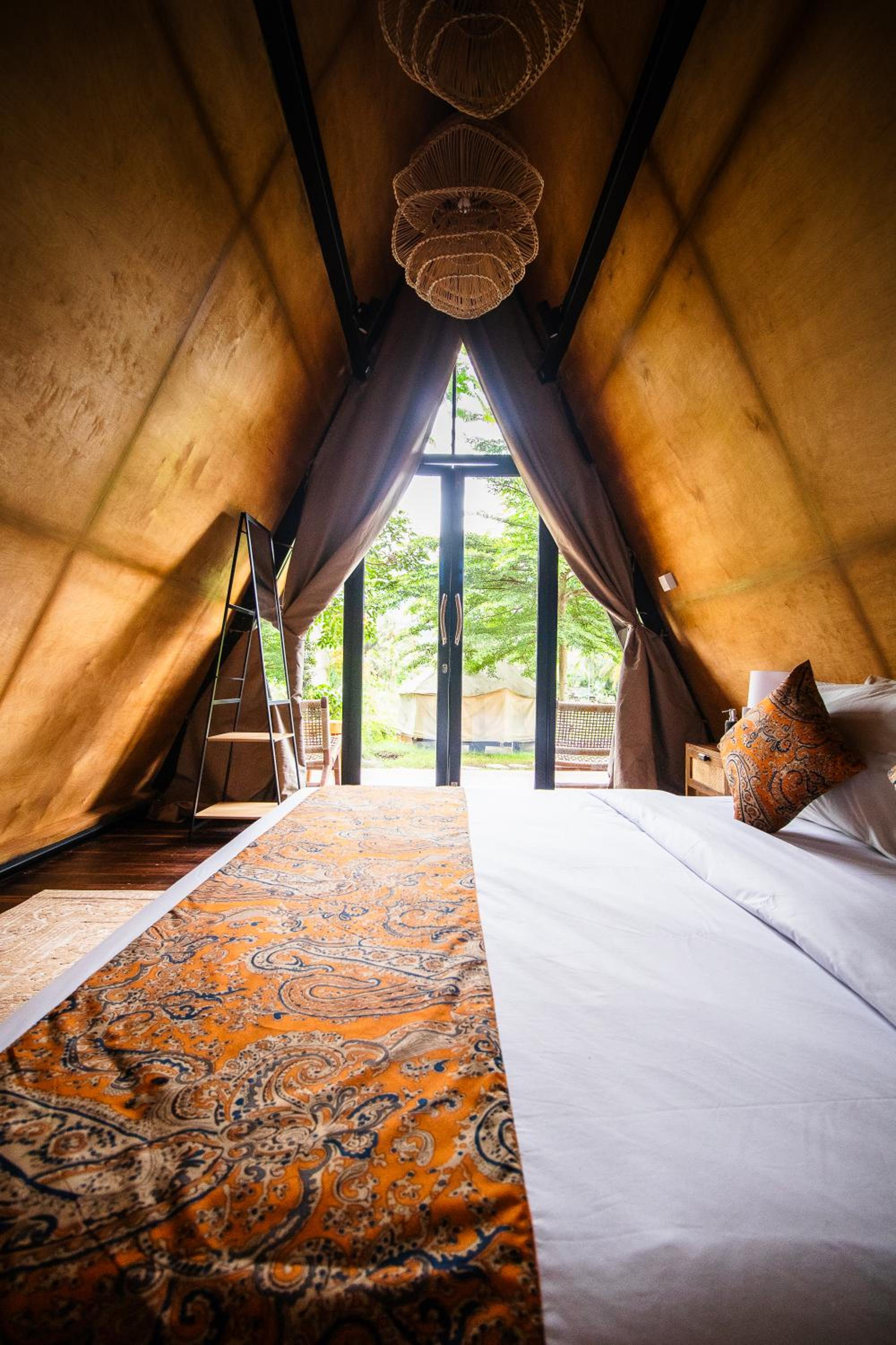 Deluxe Glamping Cabin - Photo 7