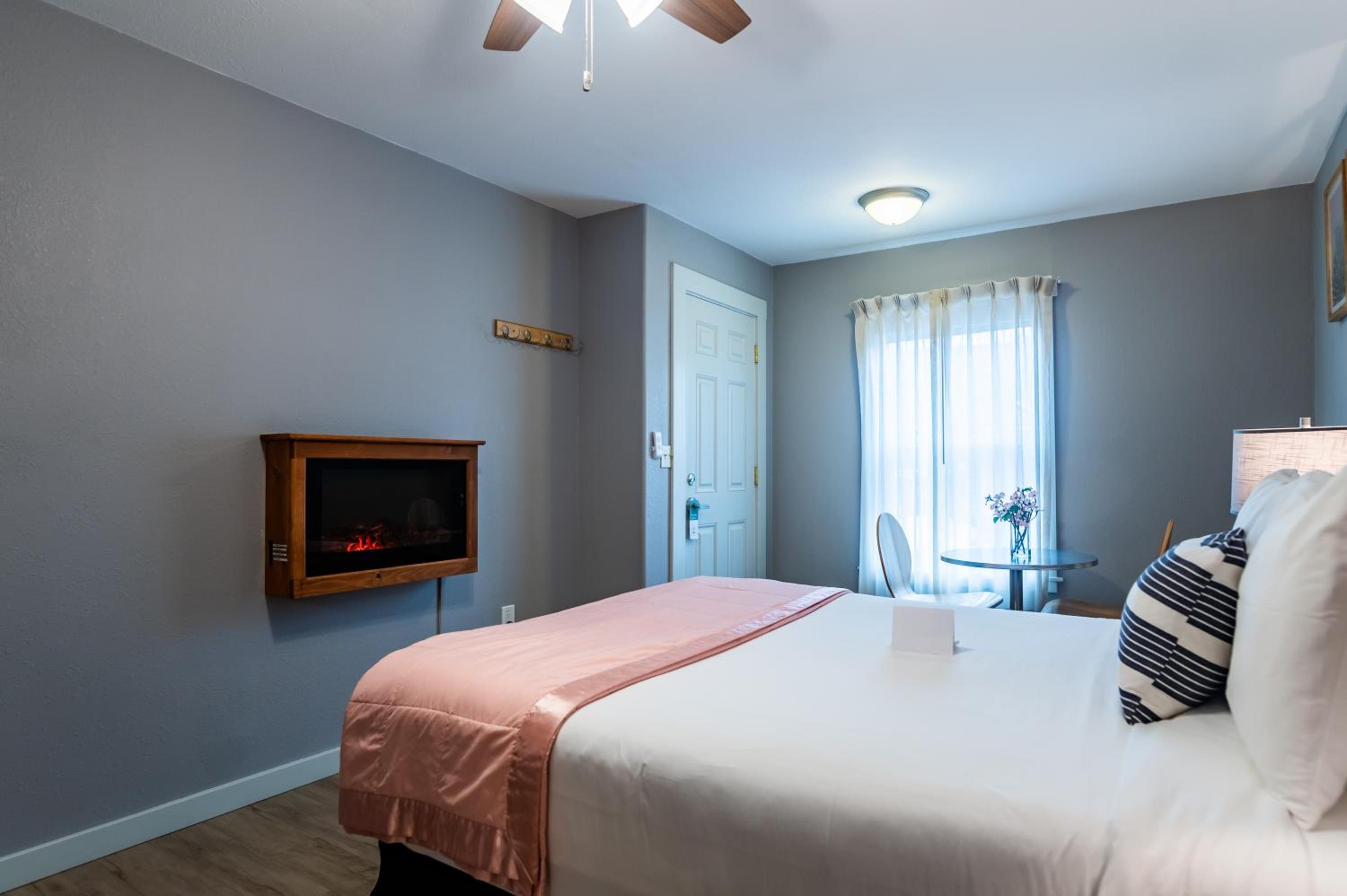 Queen Room with Spa Bath