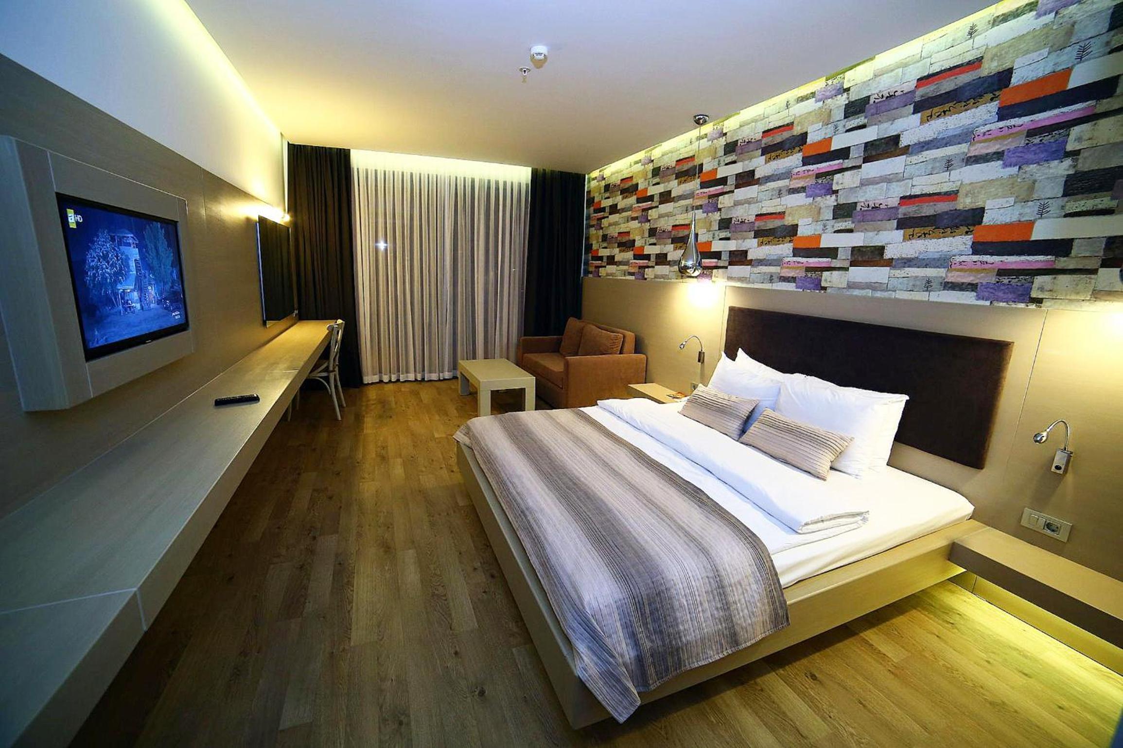 Deluxe Room - Photo 7