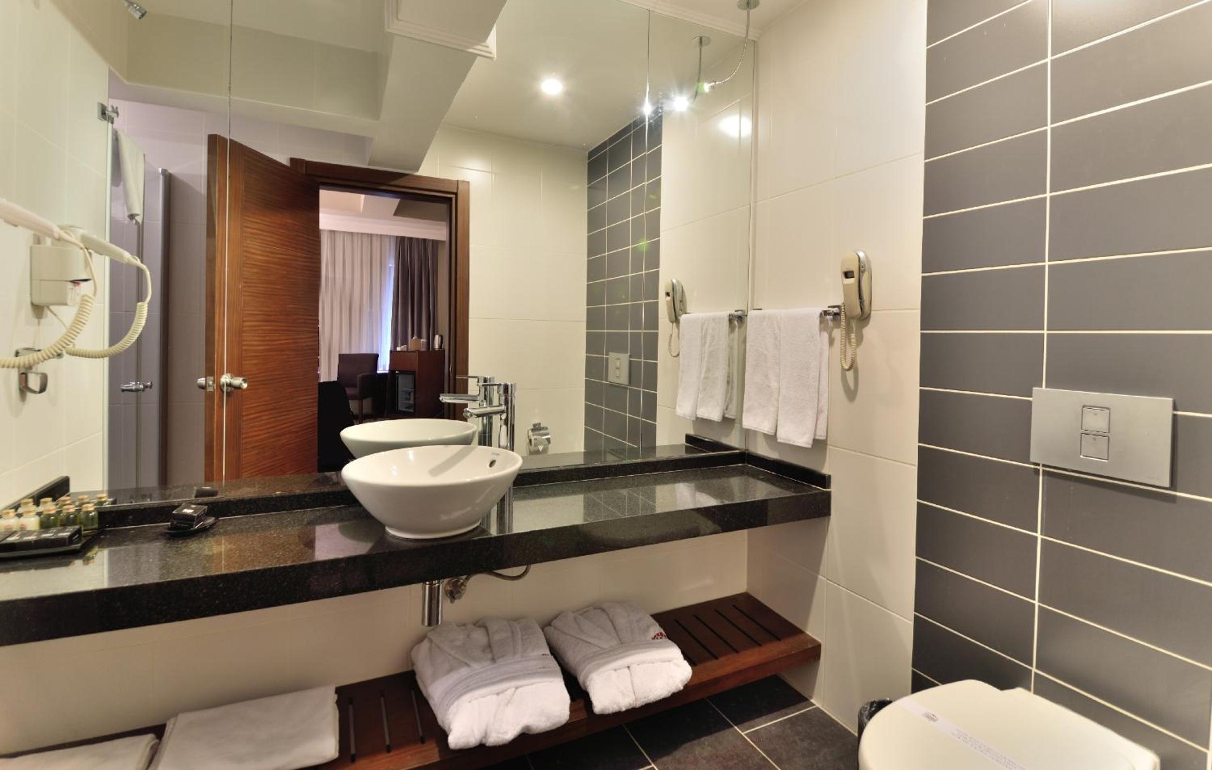 Executive Room with Spa Bath          photo 3
