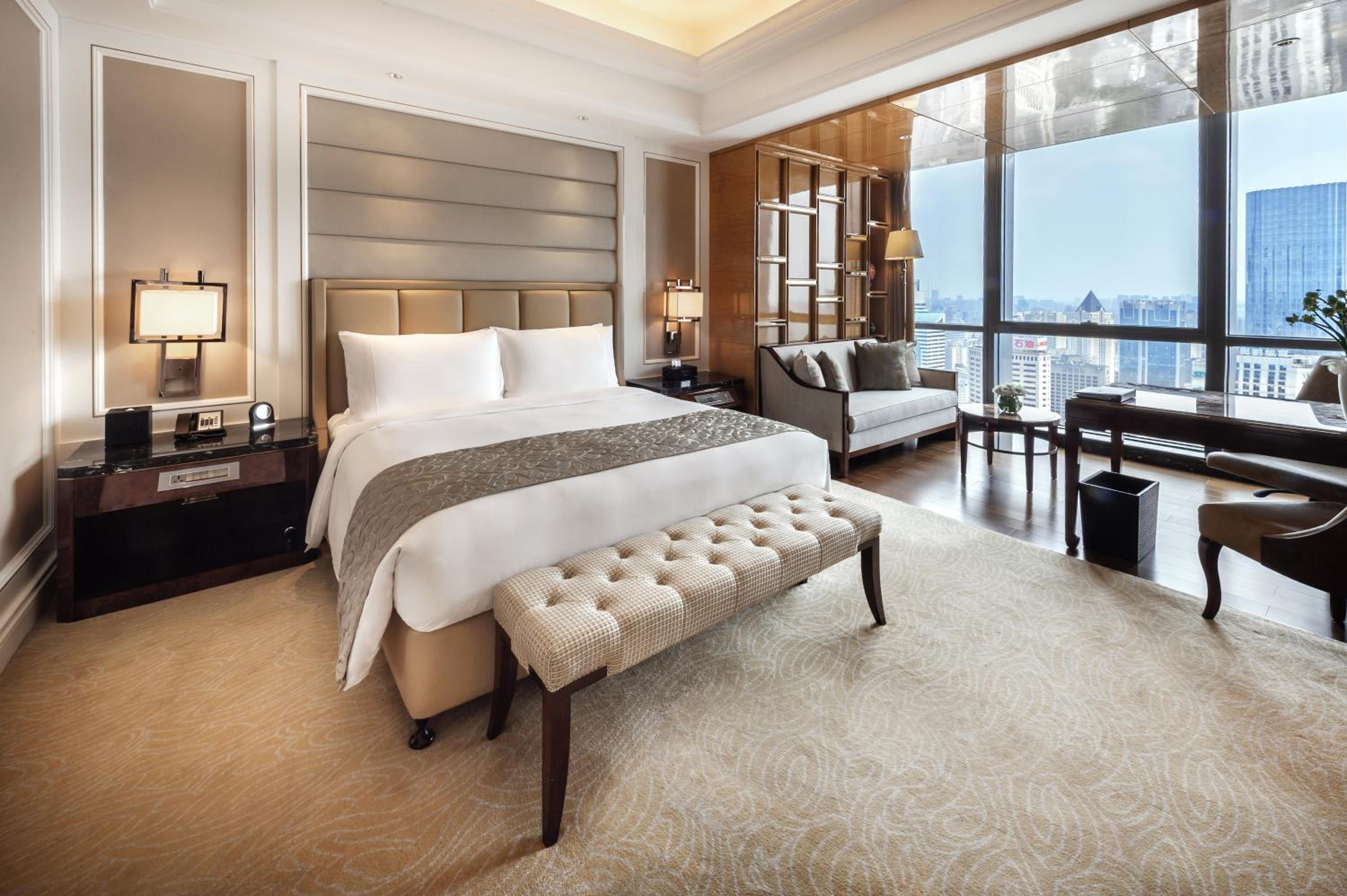 1 King Bed, Square View, Guest Room