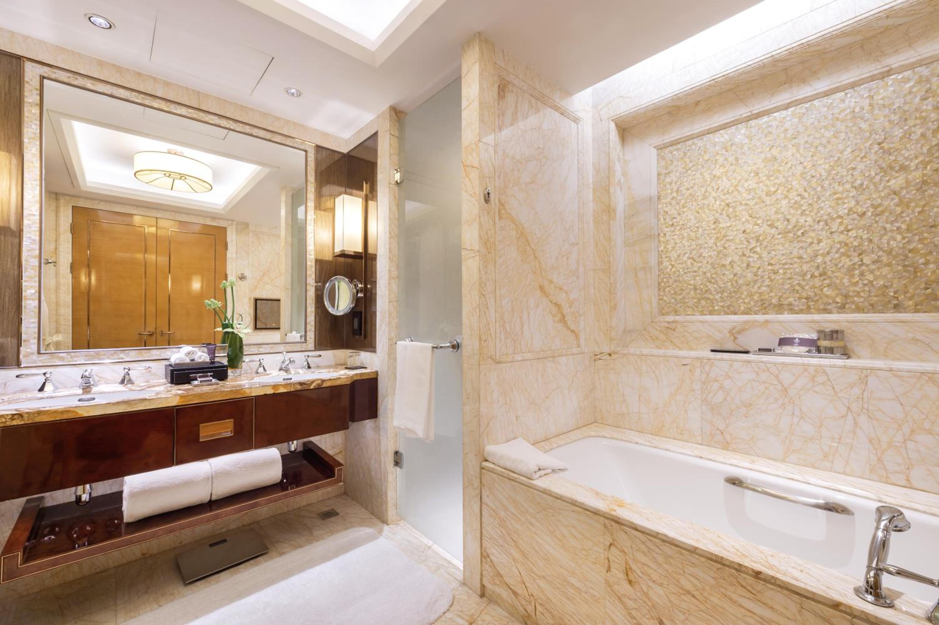 2 Double Beds, Square View, Club Lounge Access, Guest Room