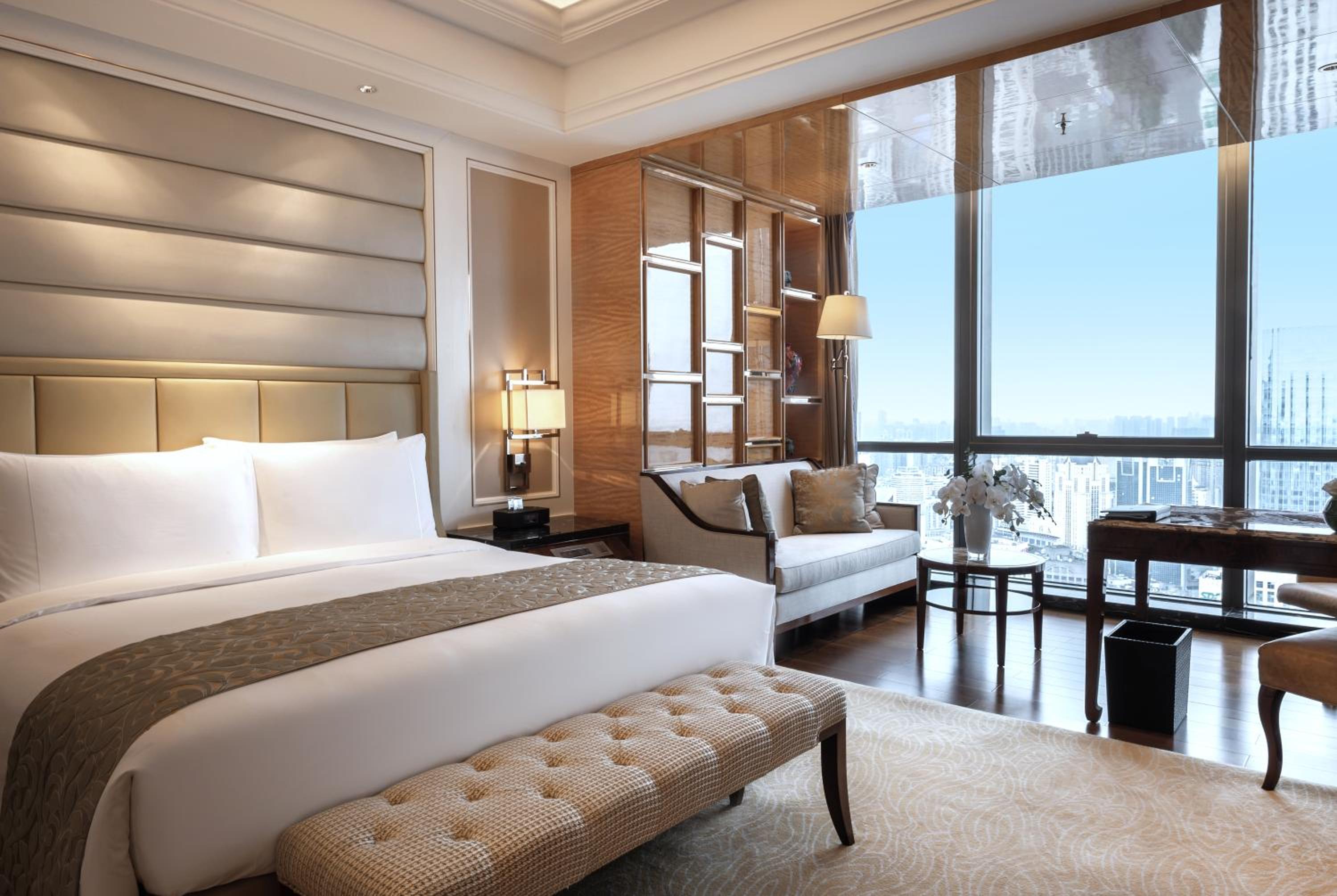 1 King Bed, Square View, Club Lounge Access, Guest Room