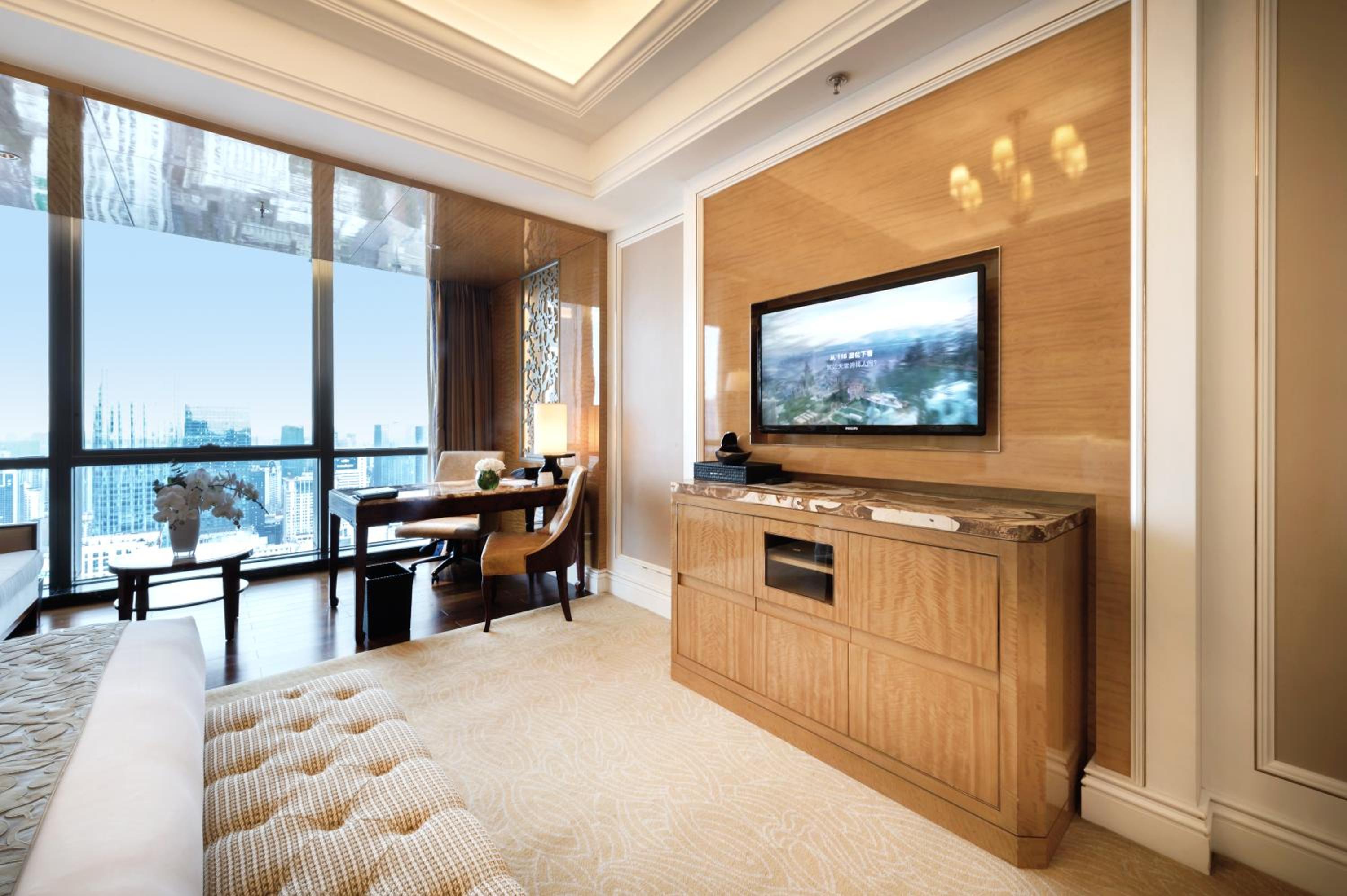 1 King Bed, Square View, Club Lounge Access, Guest Room