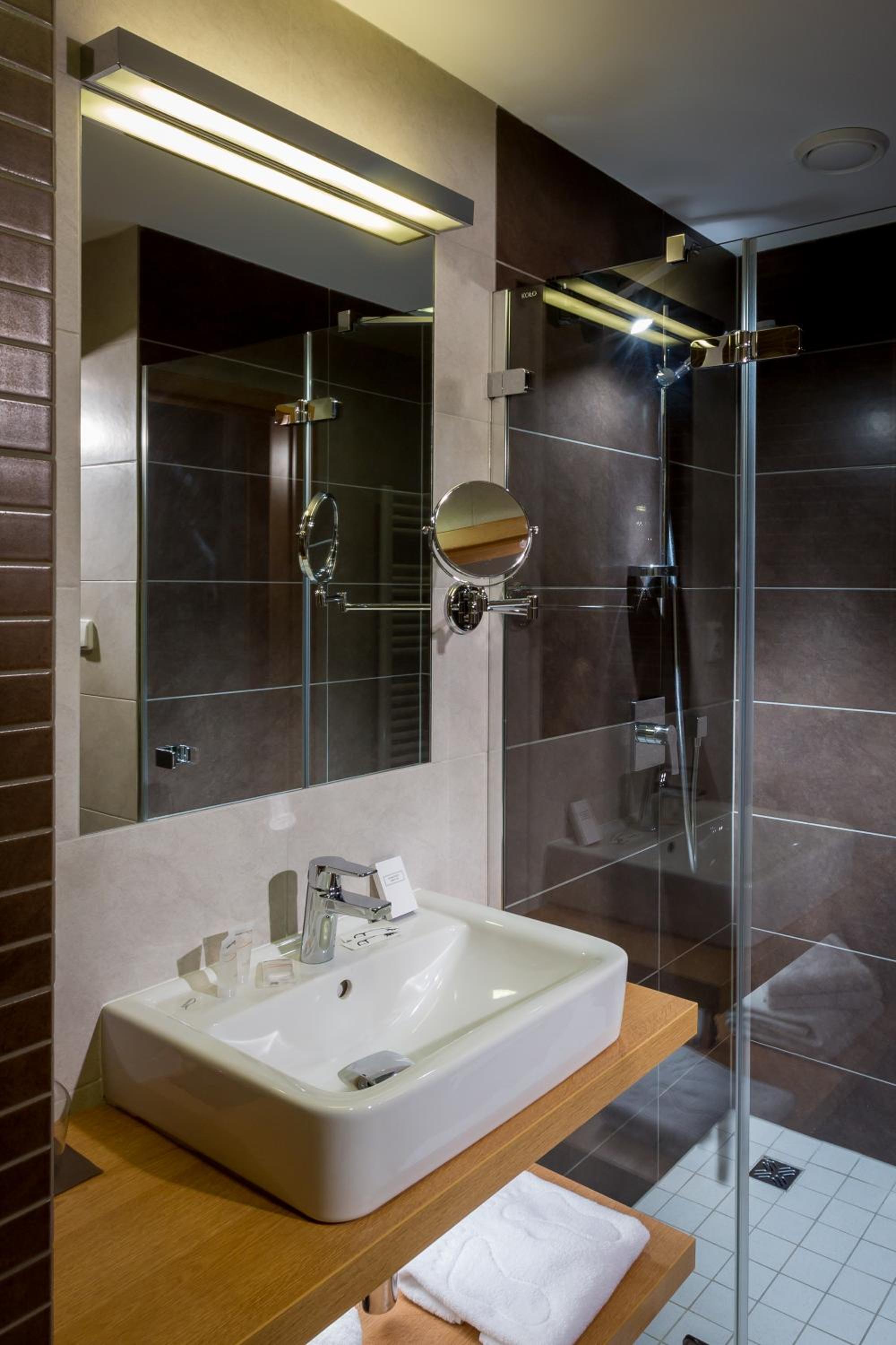 Standard Twin Room - Photo 3