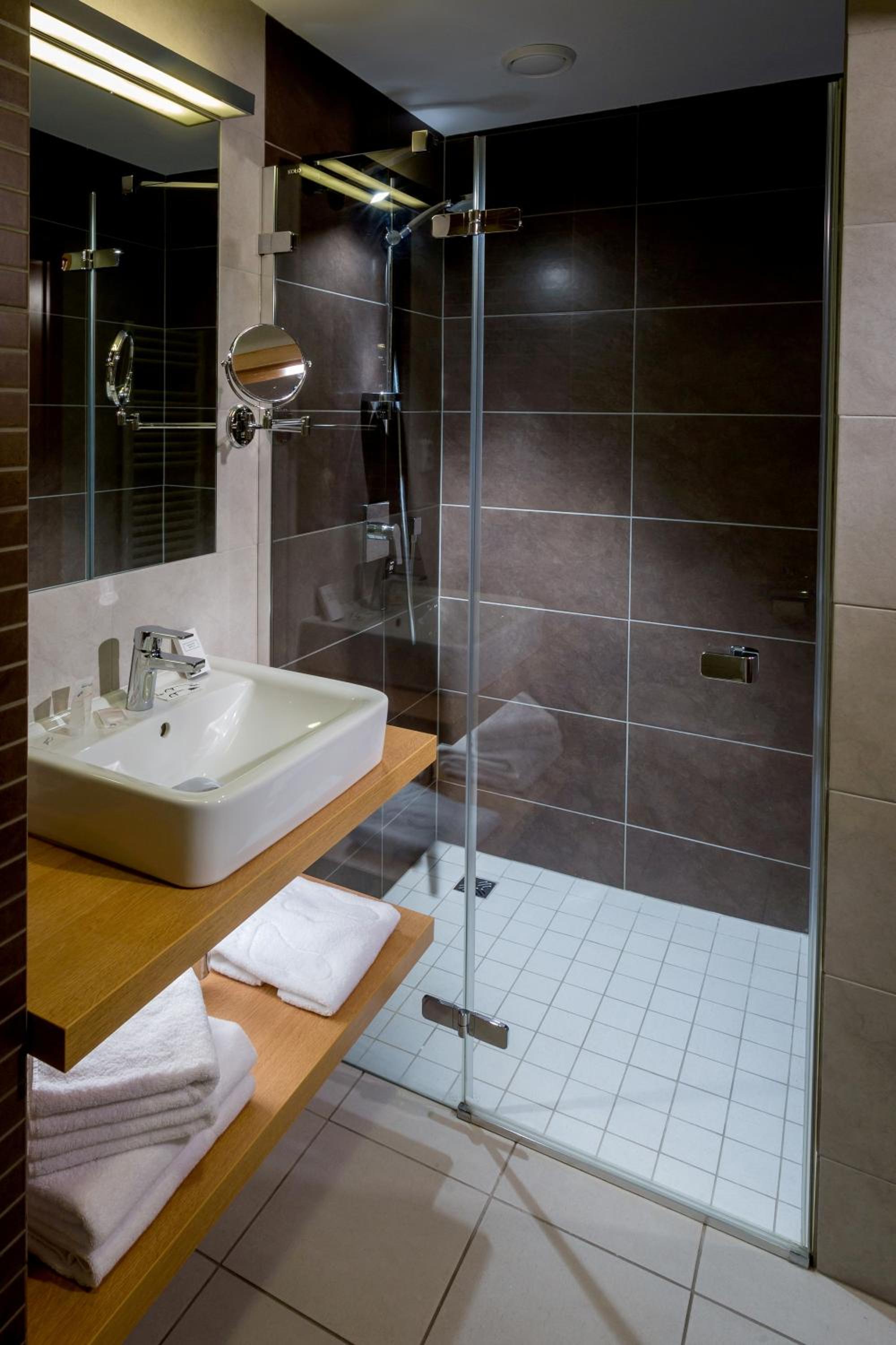 Standard Twin Room - Photo 2