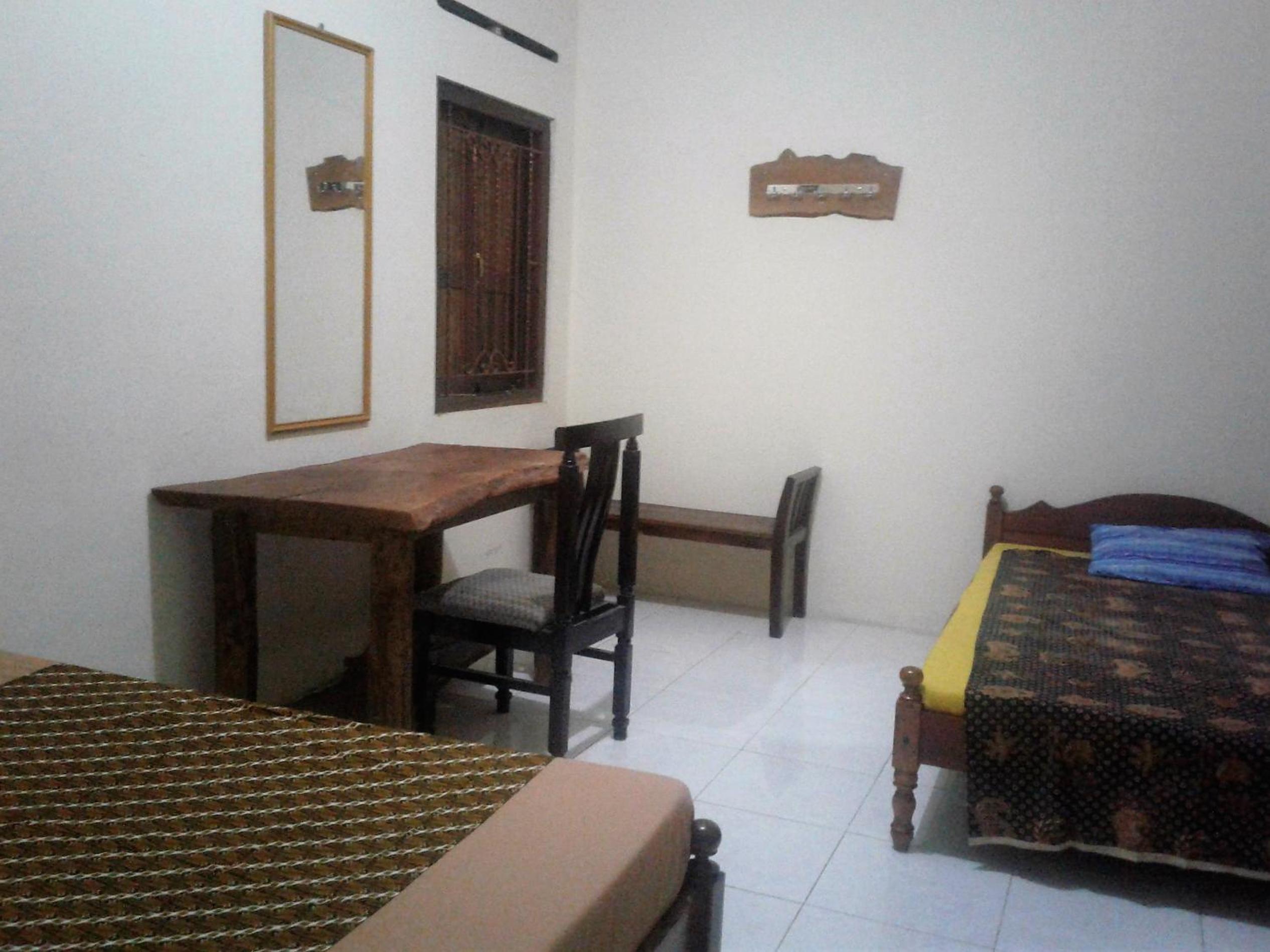 Basic Triple Room with Shared Bathroom photo 1