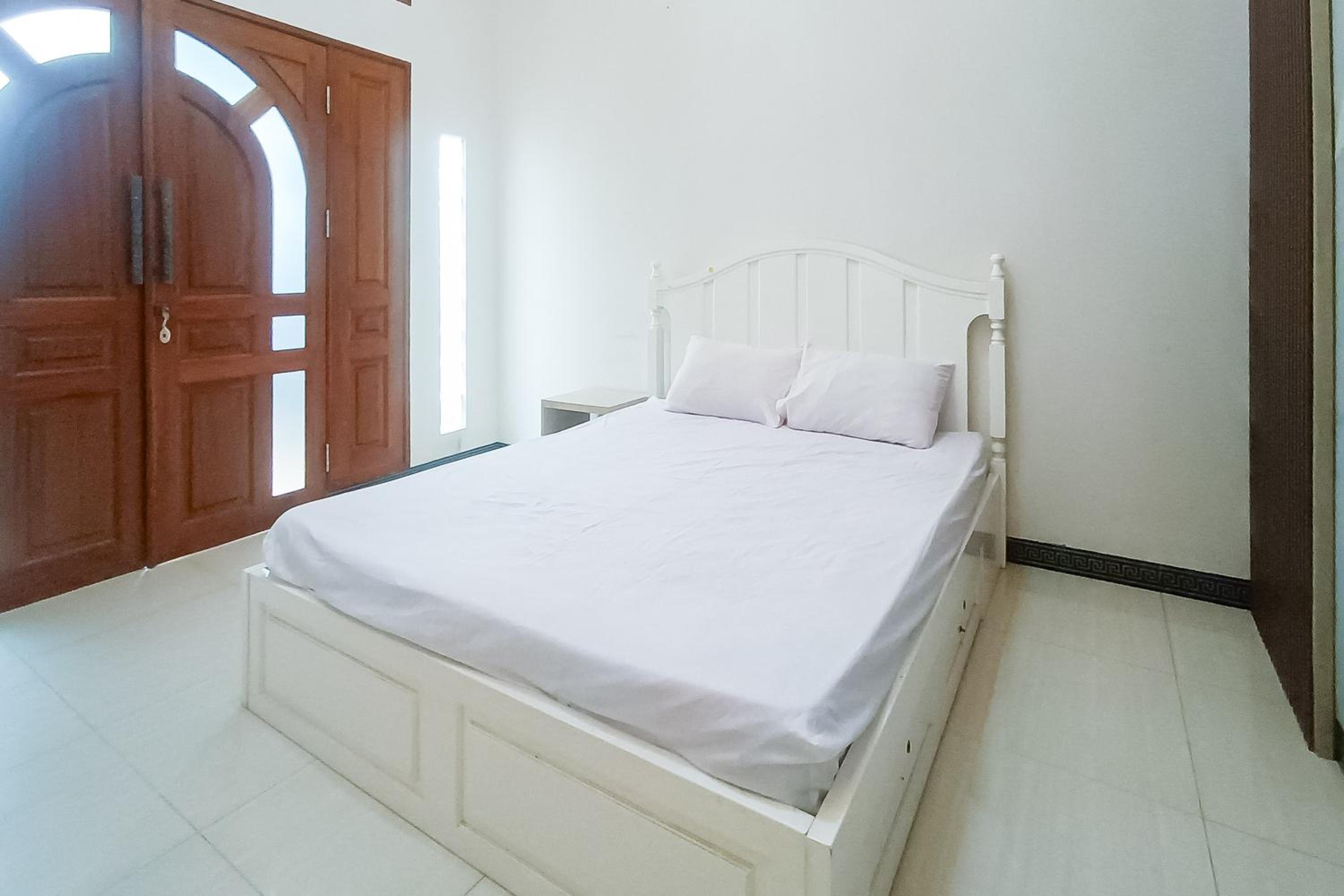 Standard Double Room with Shared Bathroom